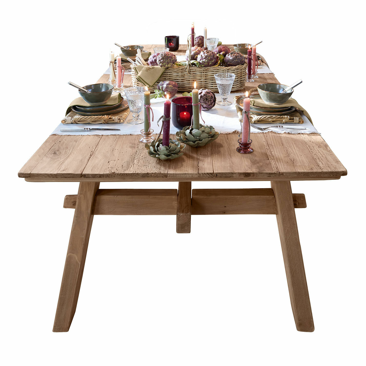 Mesa de comedor Wilevor Mesa de comedor de madera natural con acabado rústico, decorada con velas y vajilla