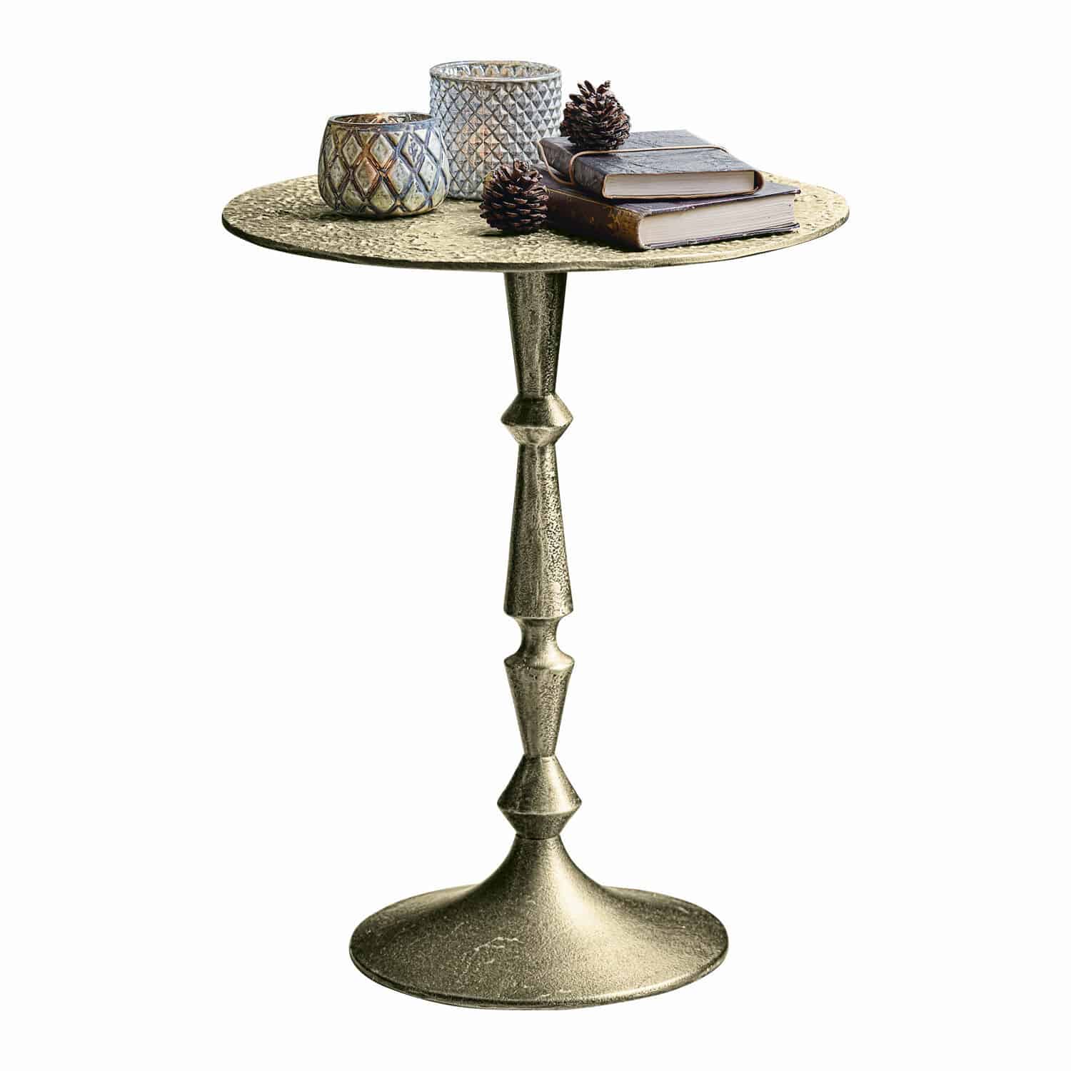 Mesa auxiliar Boissiére Mesa redonda de metal color oro envejecido con portavelas decorativos y libros encima