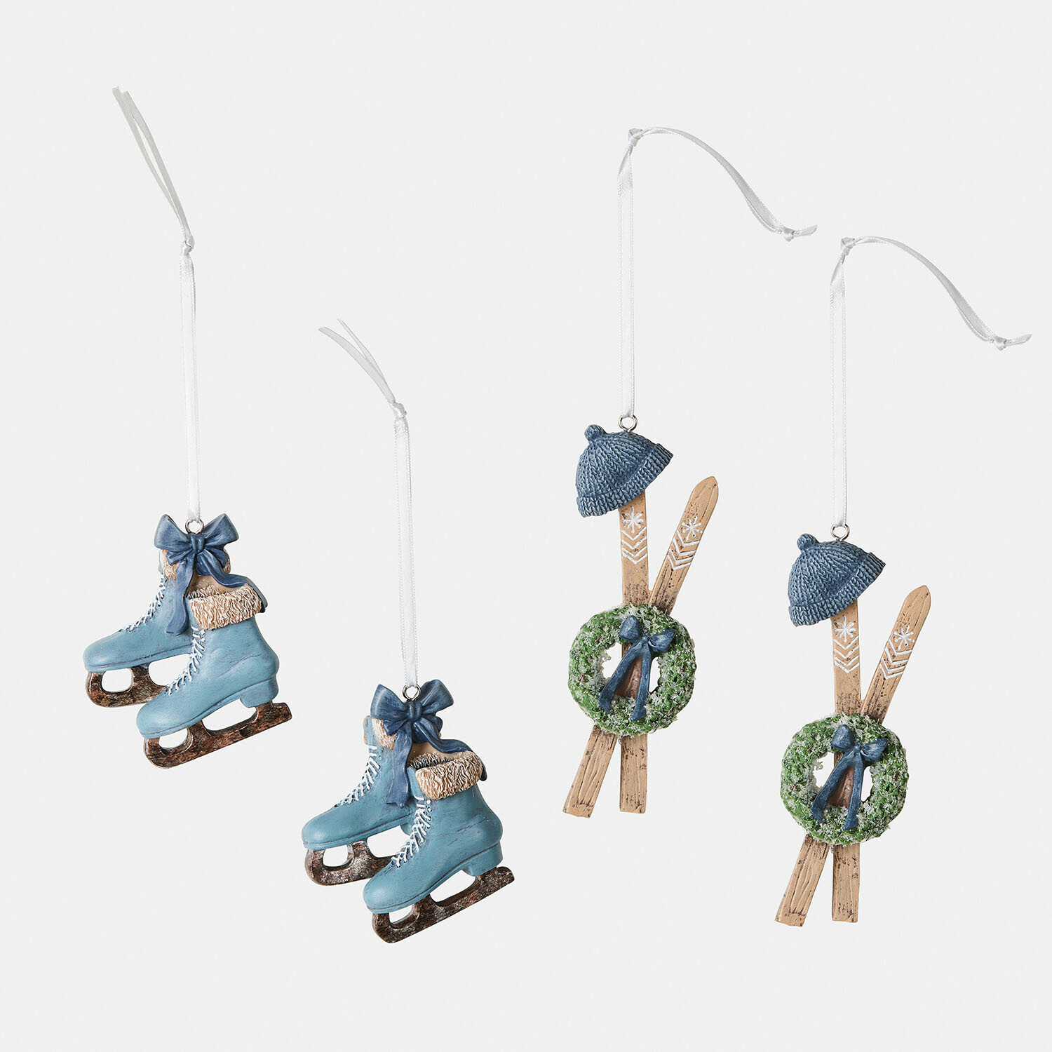 Set de 4 adornos azules de plástico: patines y esquís con corona para árbol de Navidad
