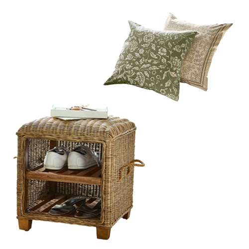 Mueble para zapatos de ratán con dos estantes y cojines decorativos en verde y beige