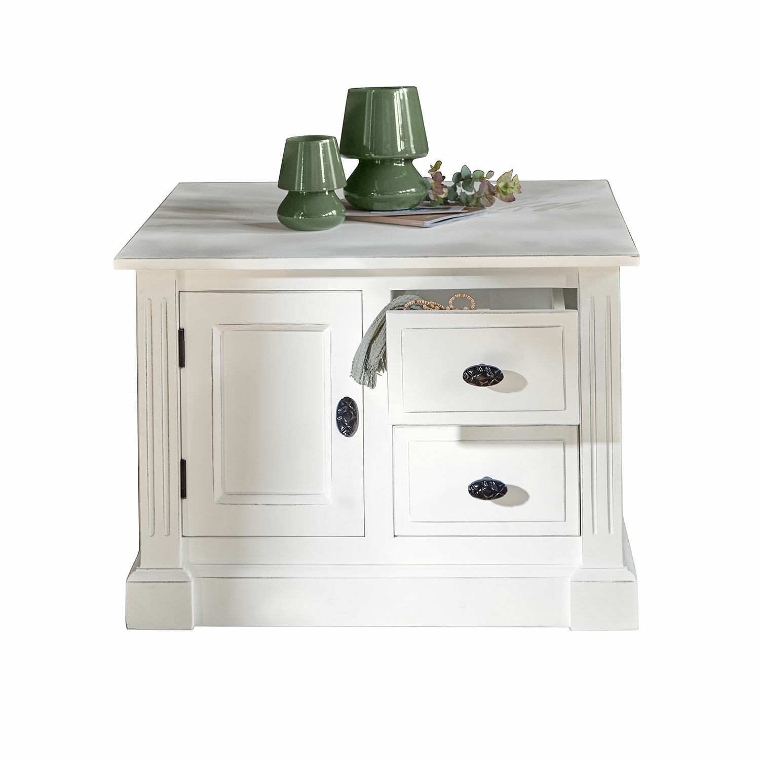Mueble de madera blanco con puerta y cajones, decorado con lámparas de cerámica verdes
