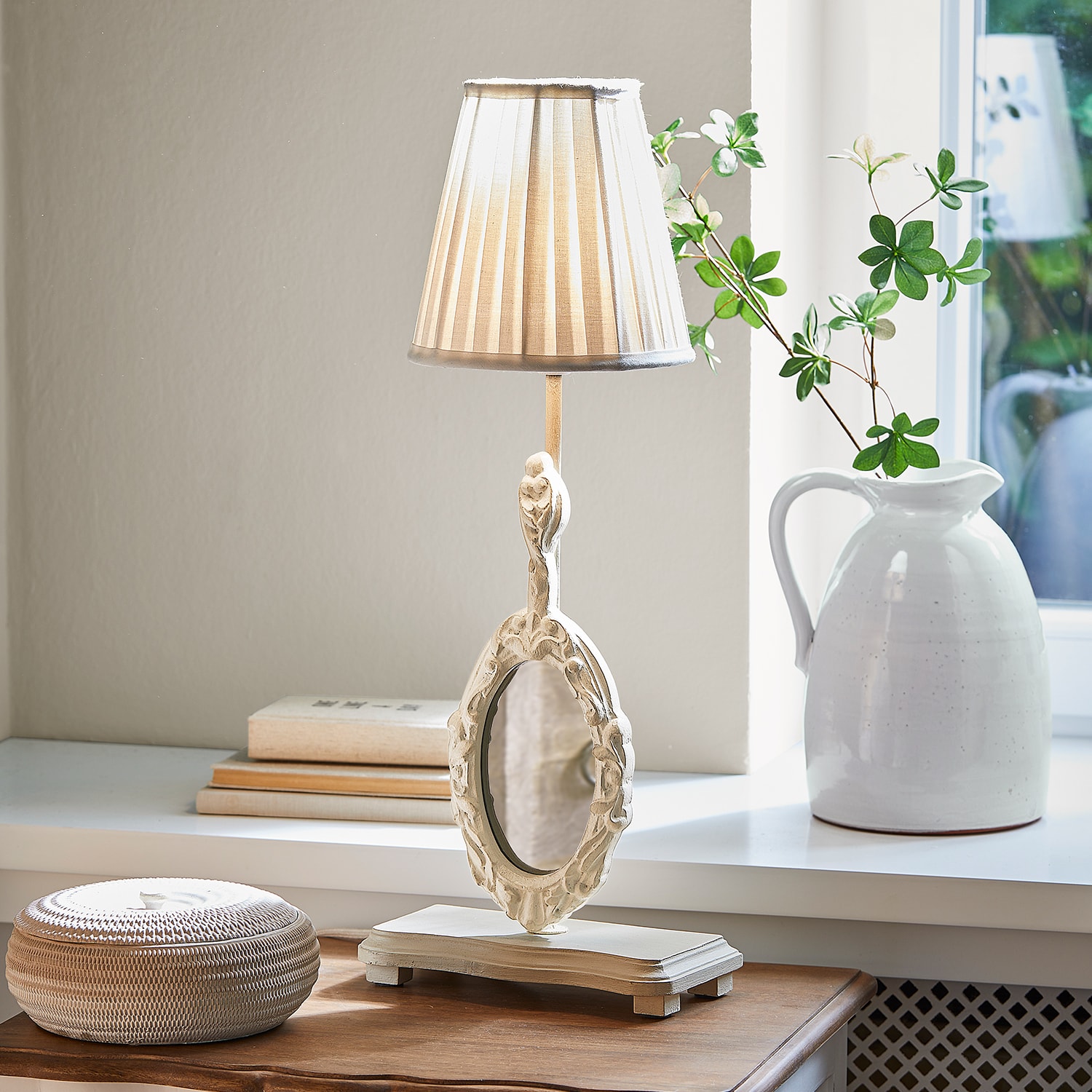Lámpara de mesa de madera blanca con pantalla y espejo decorativo vintage para salón