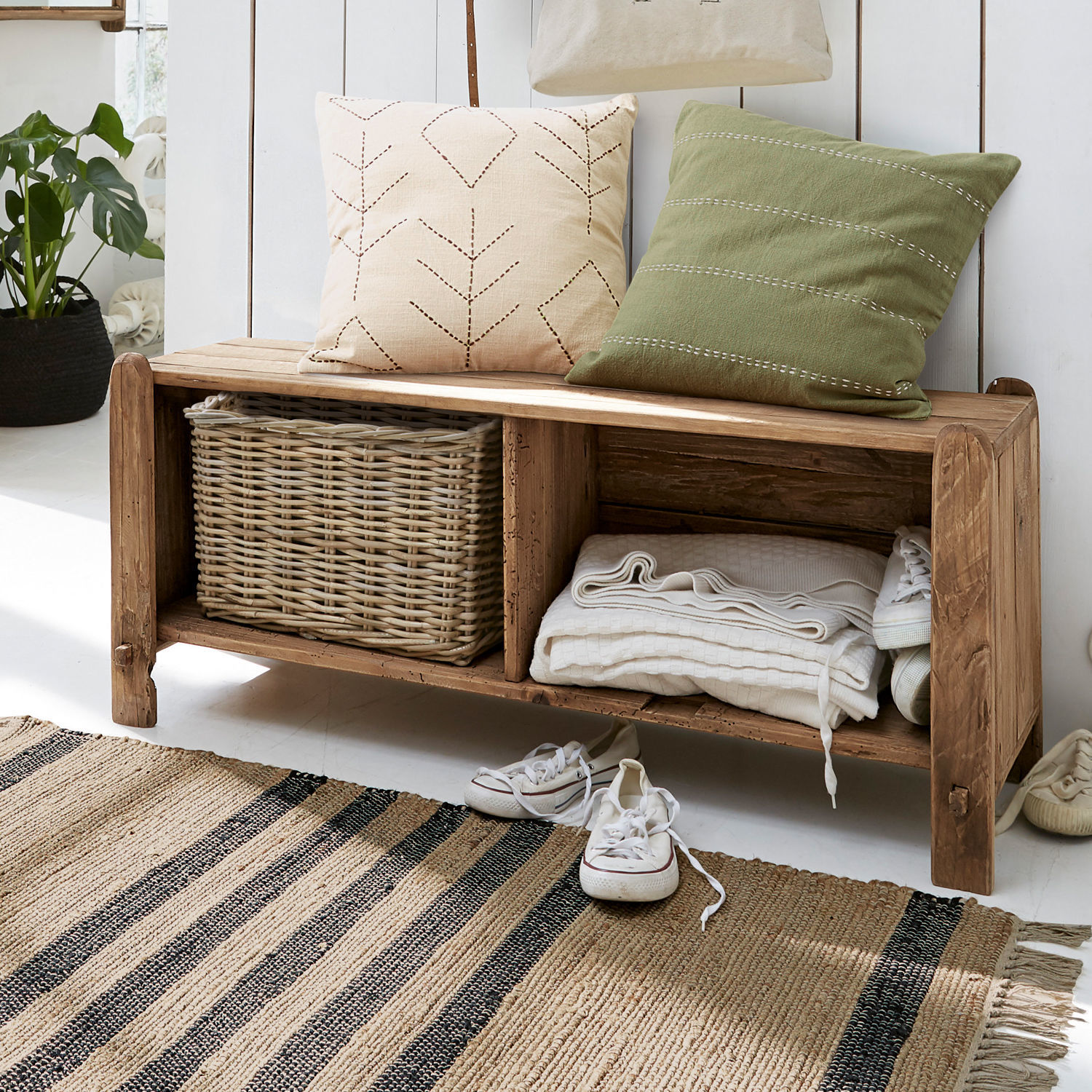 Banco Argenteuil Banco de madera natural con cojines y cesta, espacio de almacenamiento práctico para pasillo o salón