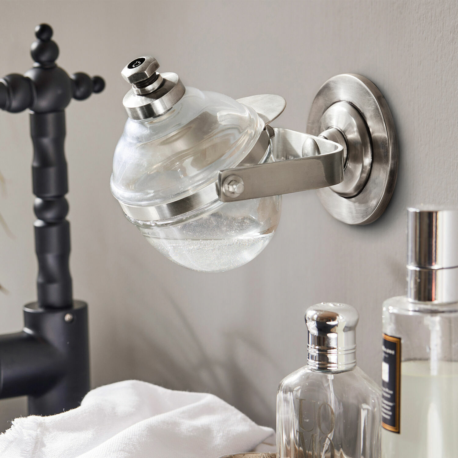 Dispensador de jabón Bailey Dispensador de jabón de vidrio con soporte de acero inoxidable para baño montado en pared