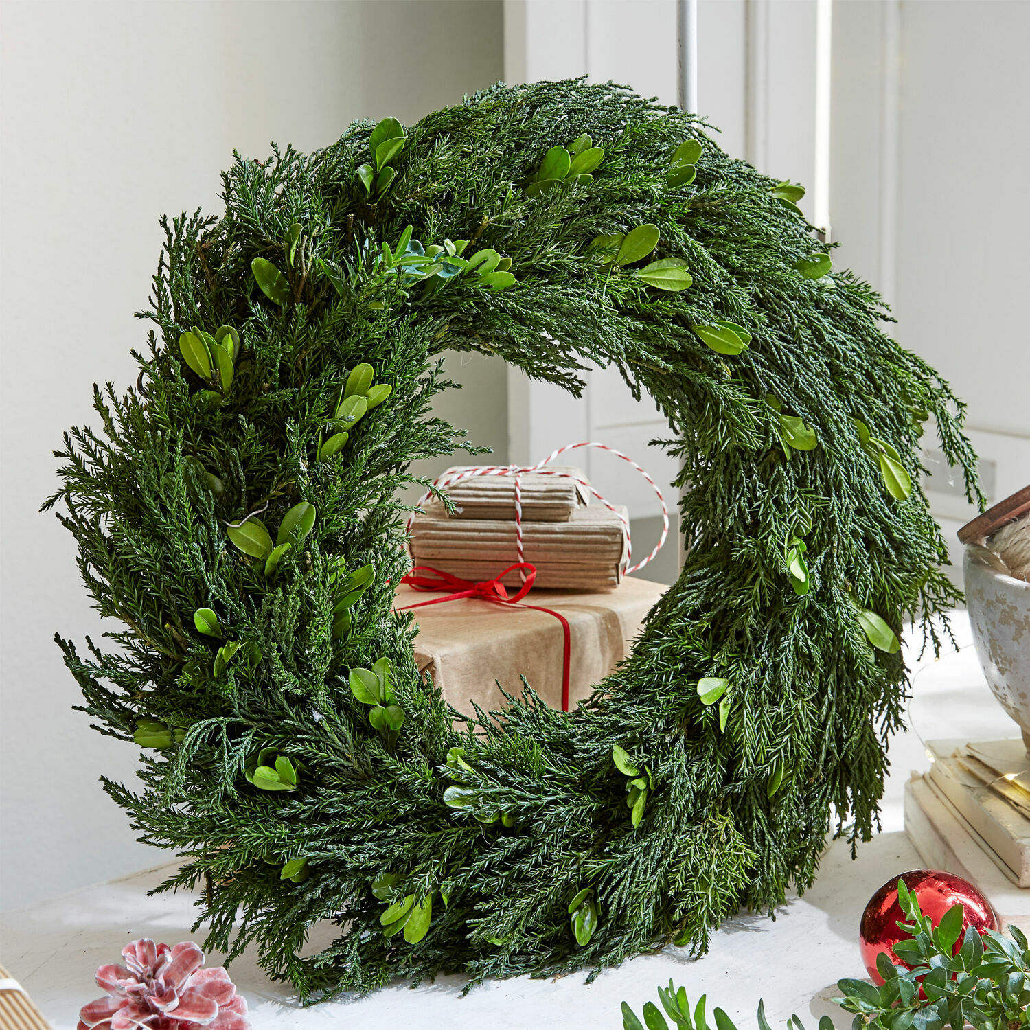 Corona Dahab Corona navideña decorativa con ramas verdes y hojas para decoración festiva en casa