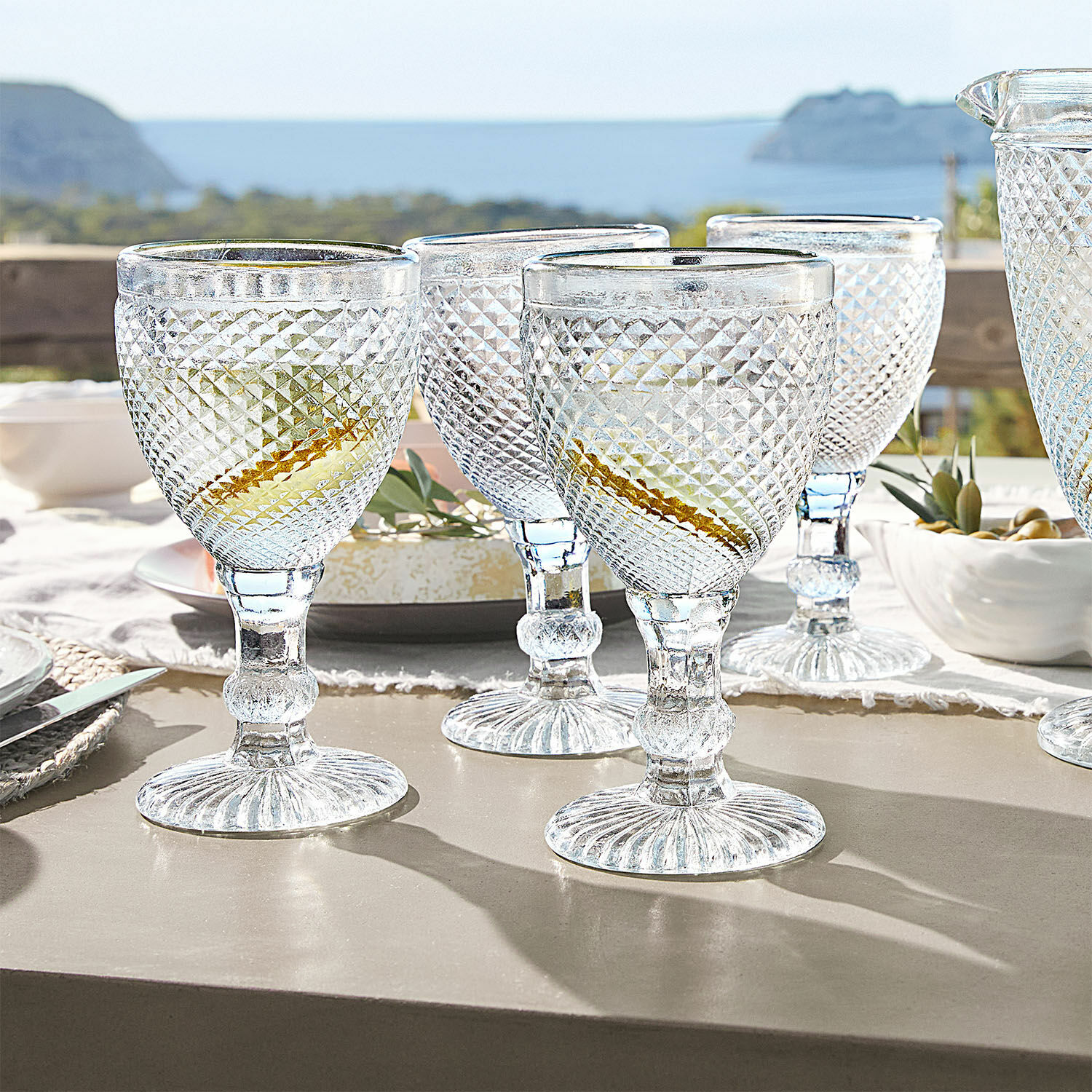 Set de 4 copas Santerre Juego de cuatro vasos transparentes con relieve, perfectos para bebidas de verano en terraza