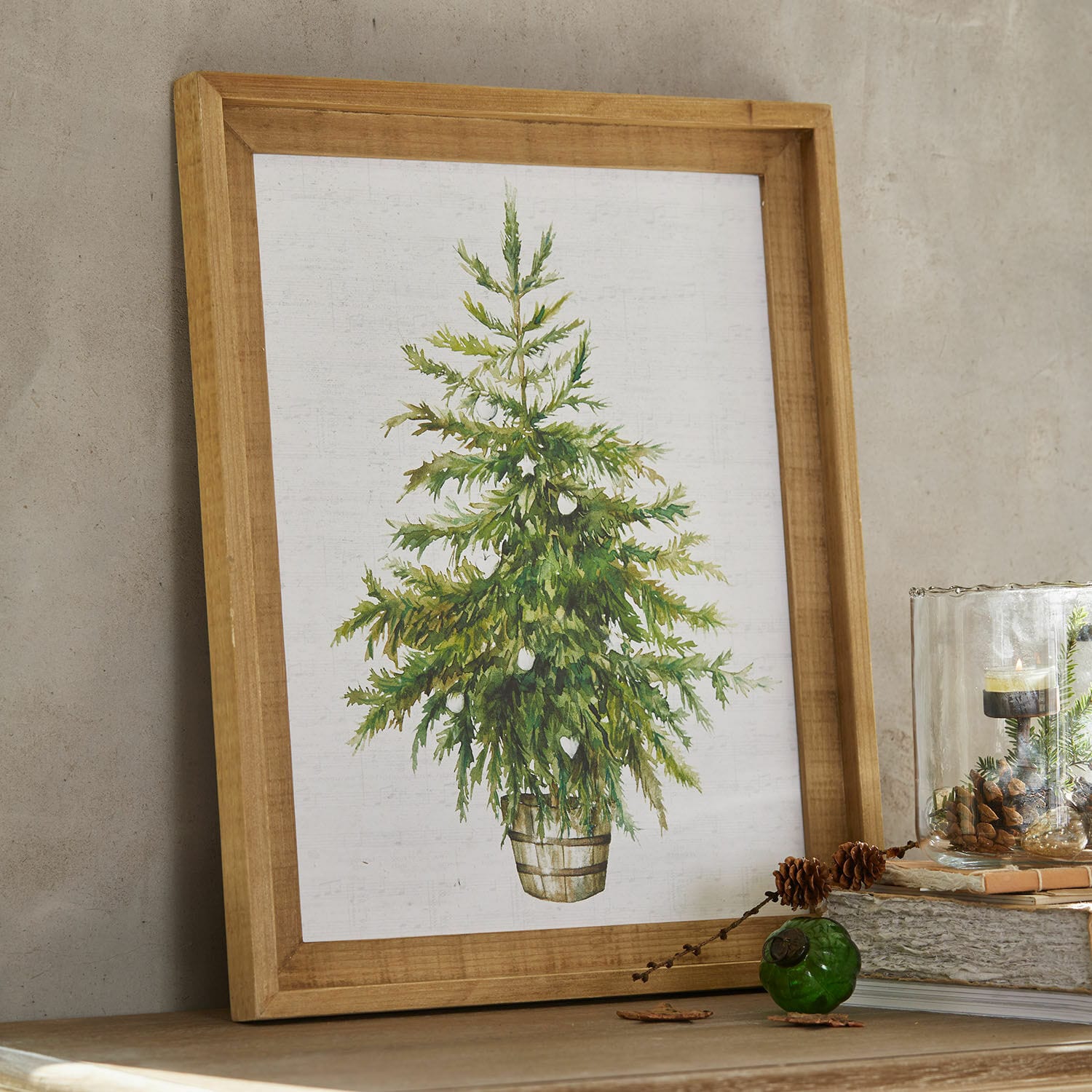 Cuadro Nadirah Cuadro con árbol de Navidad verde en marco de madera clara, decoración navideña
