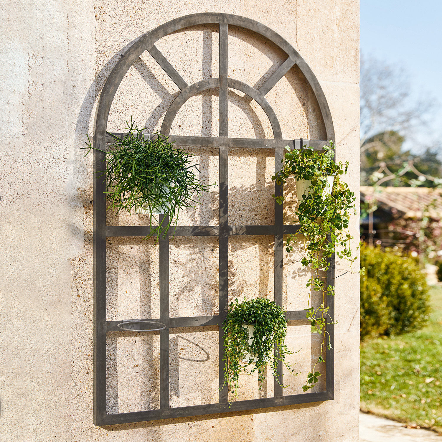 Soporte de pared para plantas Villandor Enrejado de metal negro con estantes para macetas para decoración de jardín en pared