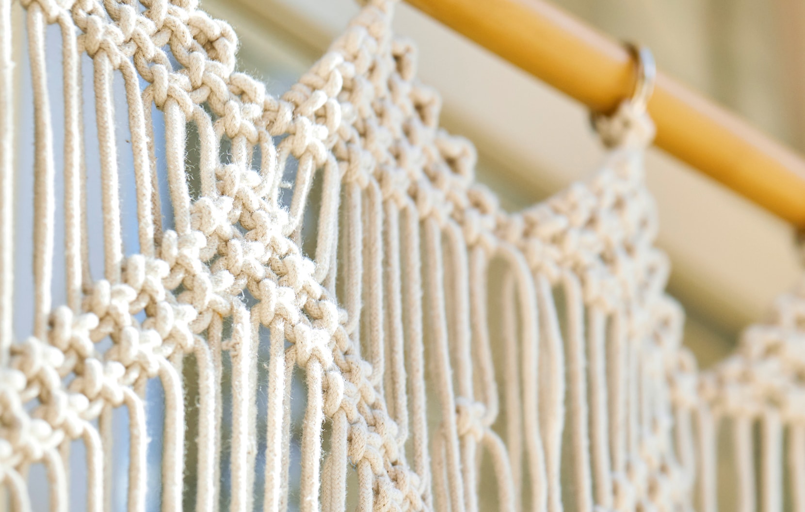 Decoración de pared de macramé de algodón natural colgada en barra de madera, estilo bohemio