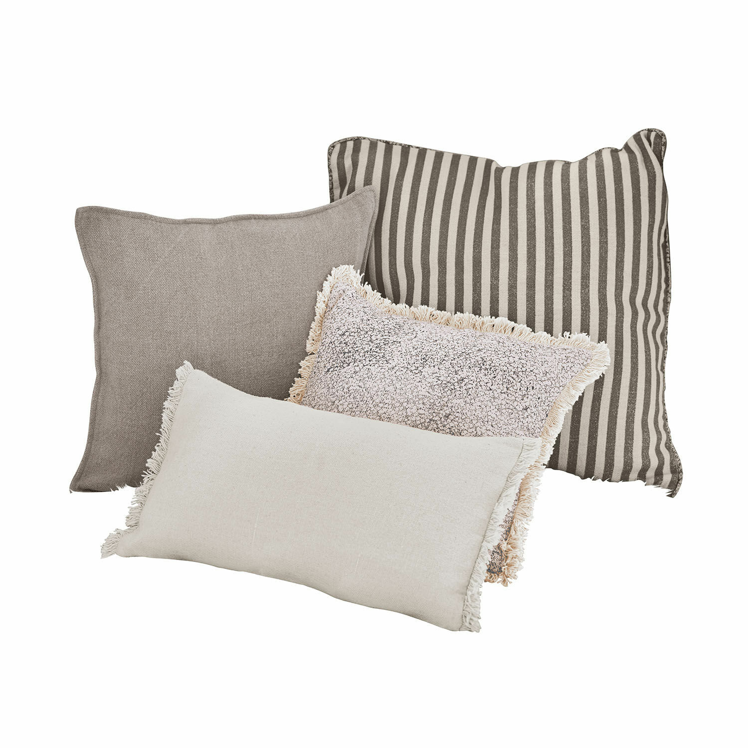 Set de 4 cojines Valenciennes Conjunto de cuatro cojines decorativos en tonos beige y marrón con diferentes patrones y flecos