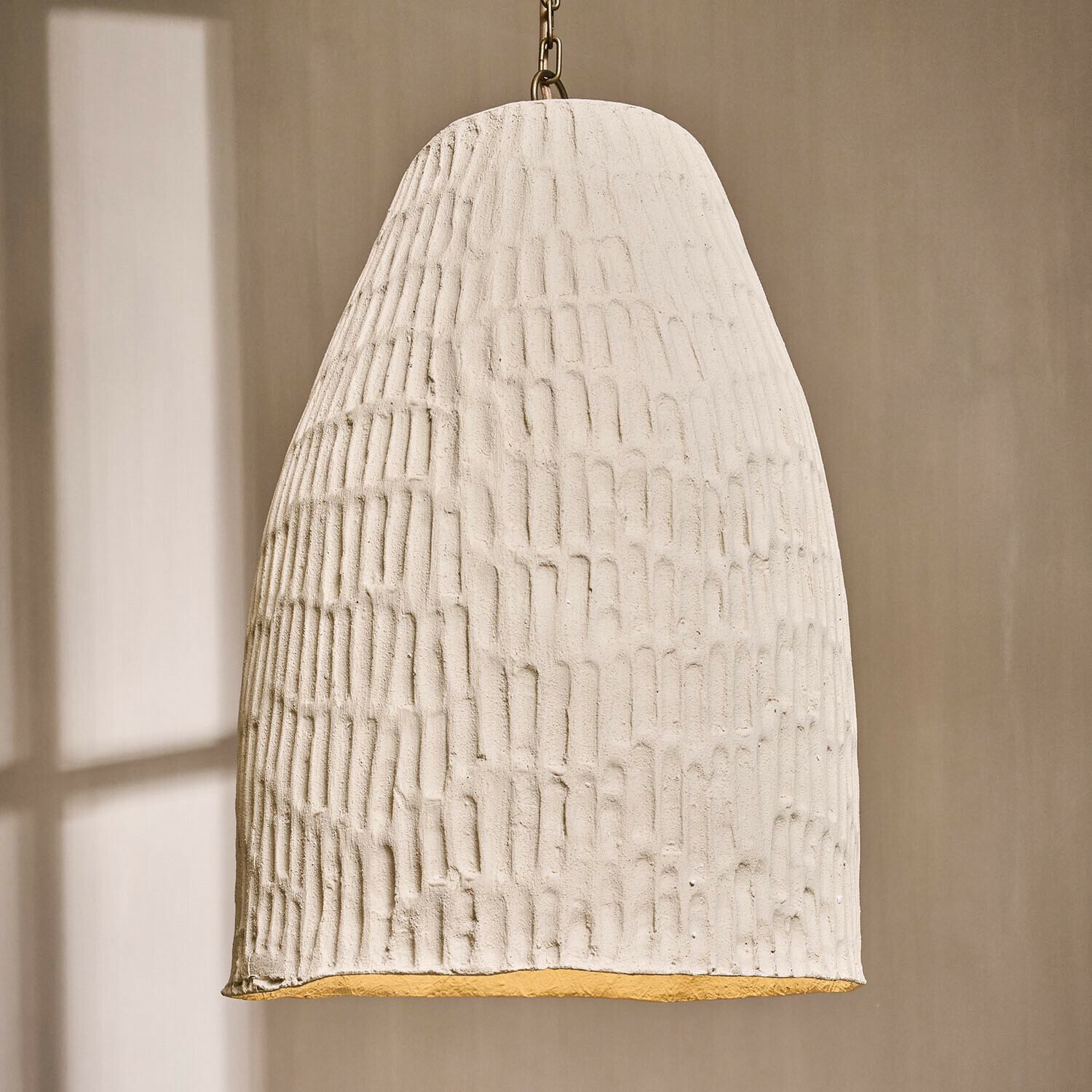 Lámpara colgante Nouvrette Lámpara colgante de cerámica blanca con textura y interior dorado, diseño moderno para iluminación