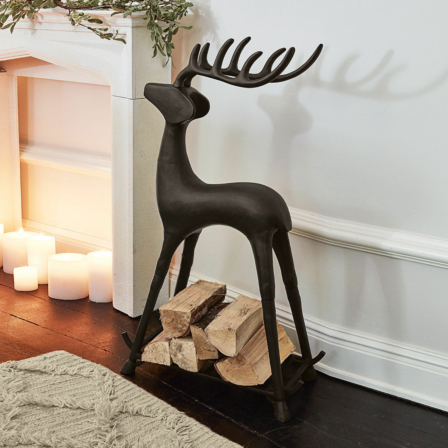 Soporte para leña Cuerno Soporte para leña negro de metal con forma de ciervo, decoración funcional para chimenea