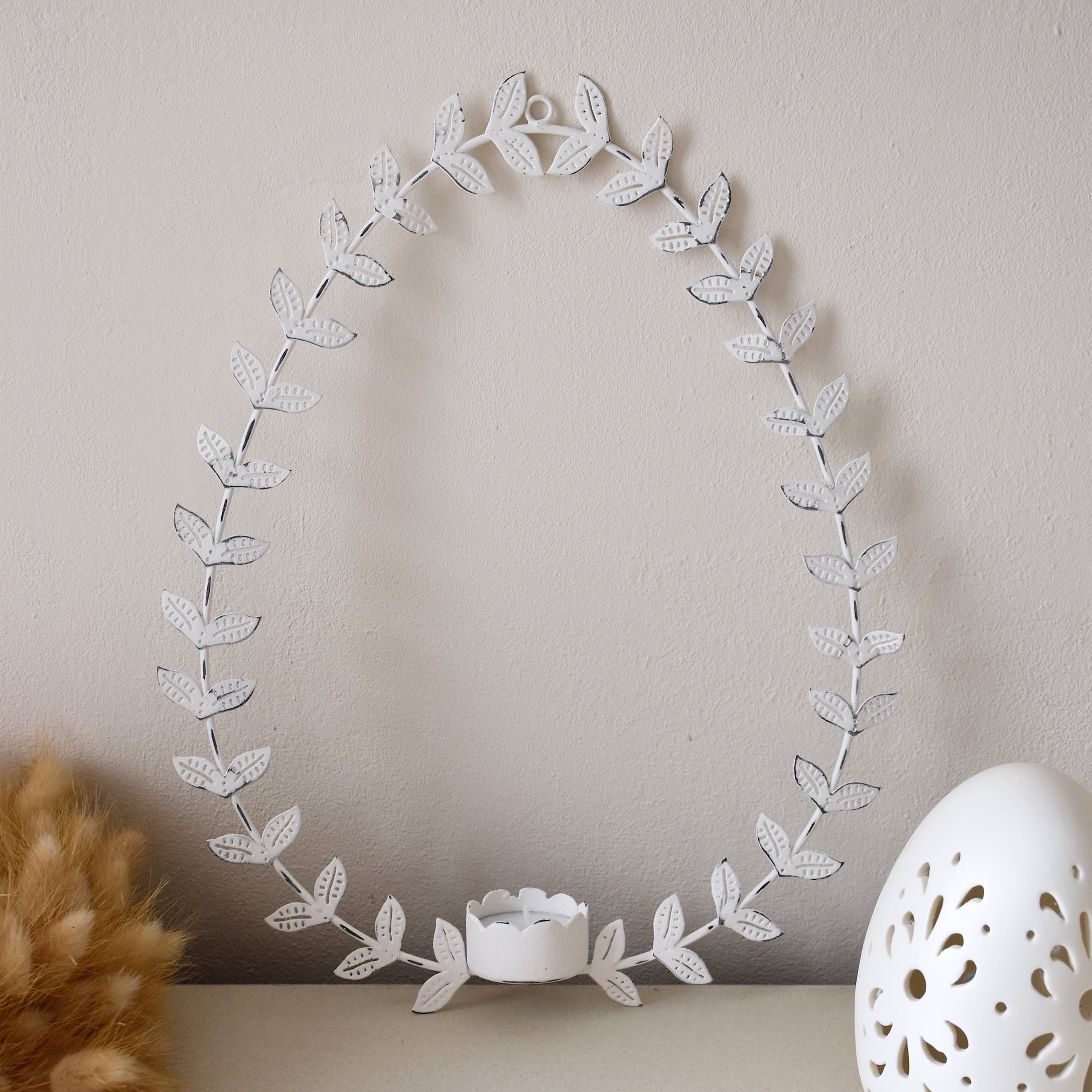Portavelas metálico blanco en forma de huevo con hojas, decoración de Pascua para el hogar
