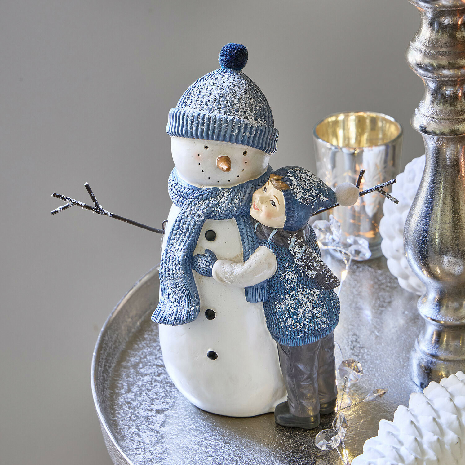 Muñeco de nieve decorativo con niño Tedvik Muñeco de nieve decorativo con niño Tedvik