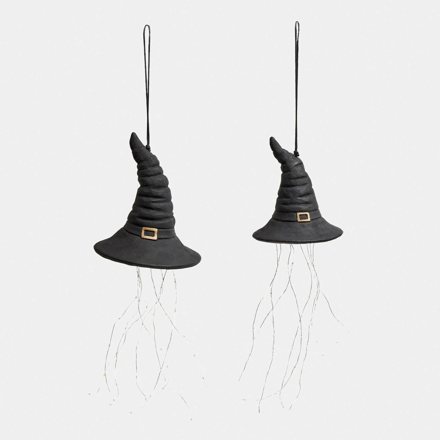 Set de 2 sombreros decorativos Elarwyn Dos sombreros de bruja negros colgantes de tela con hebilla decorativa y luces LED delicadas