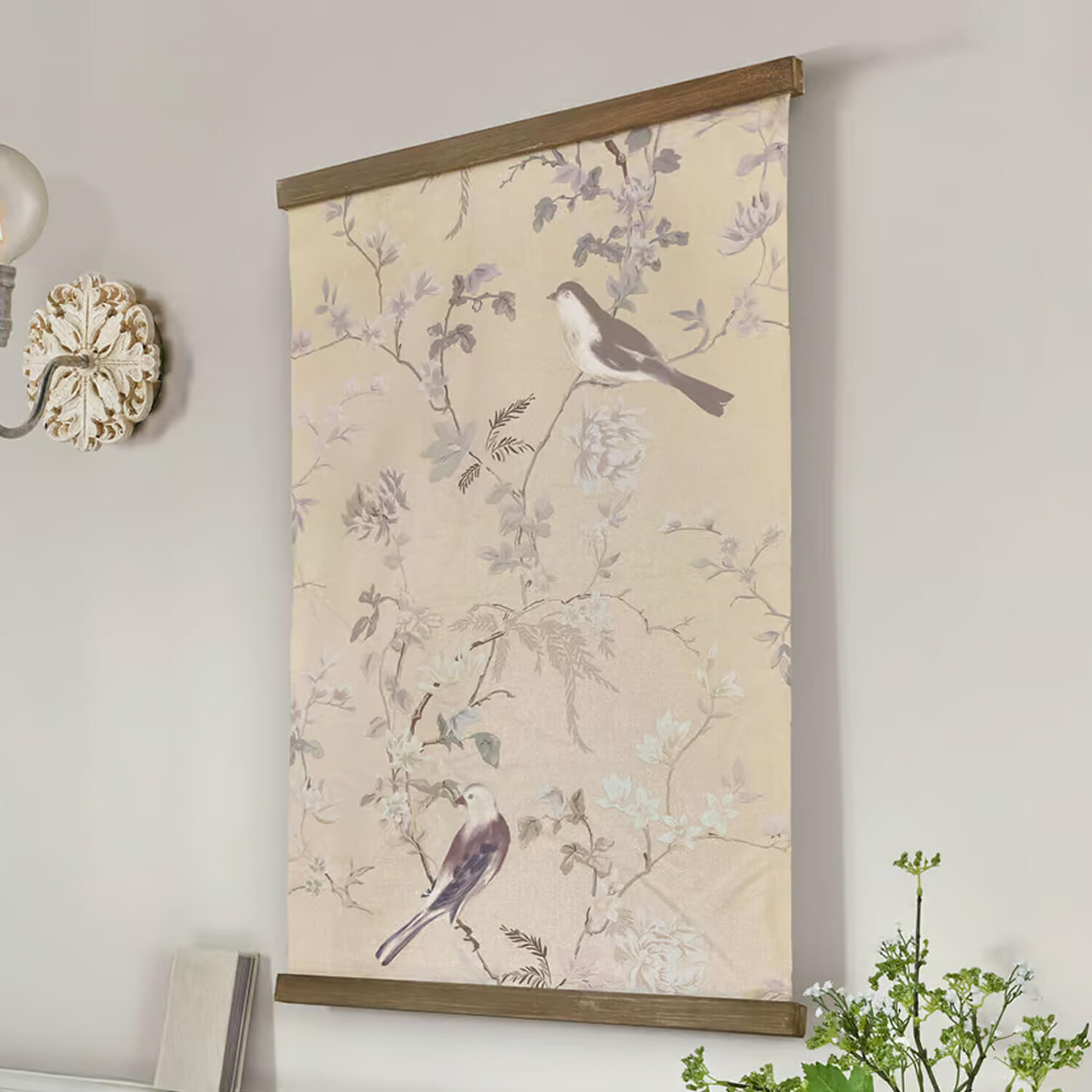 Cuadro decorativo en lienzo con pájaros y flores en tonos pastel, marco de madera