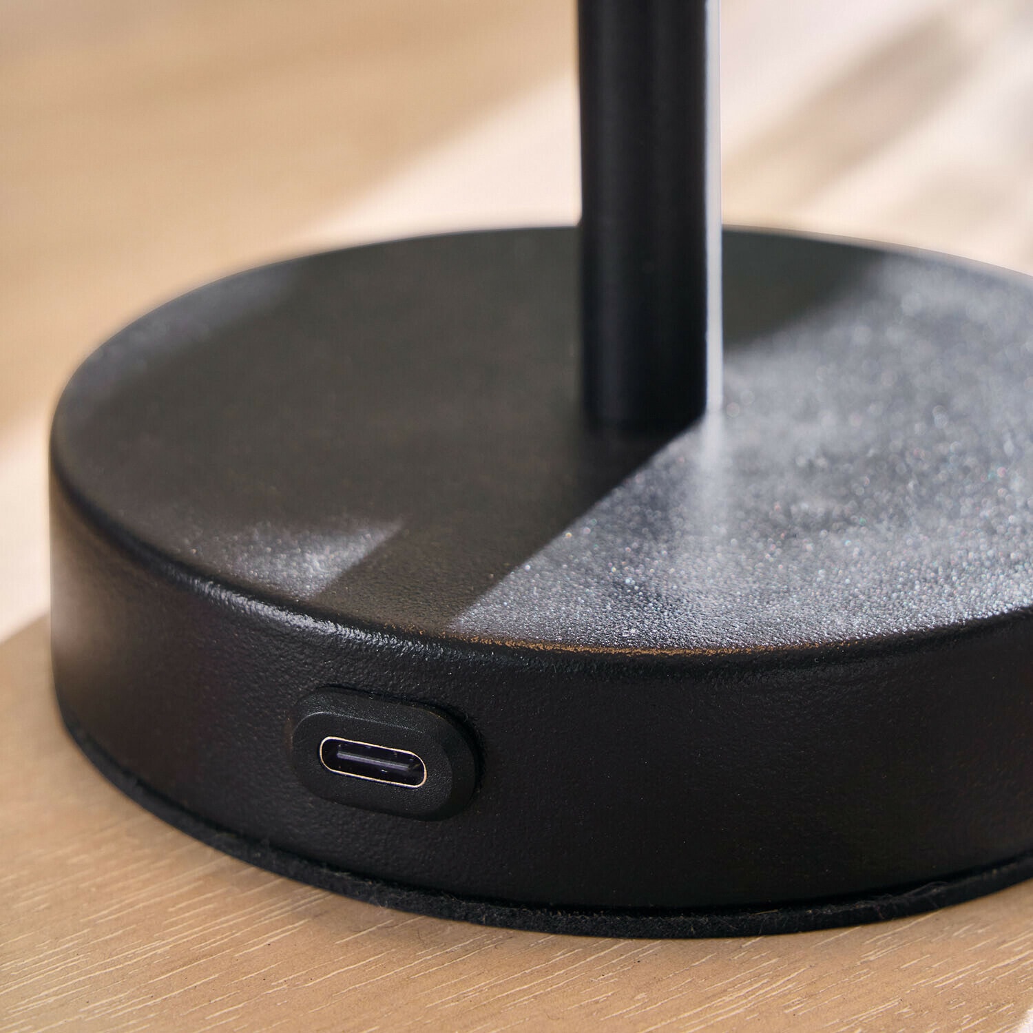 Lámpara de mesa recargable Loxbridge