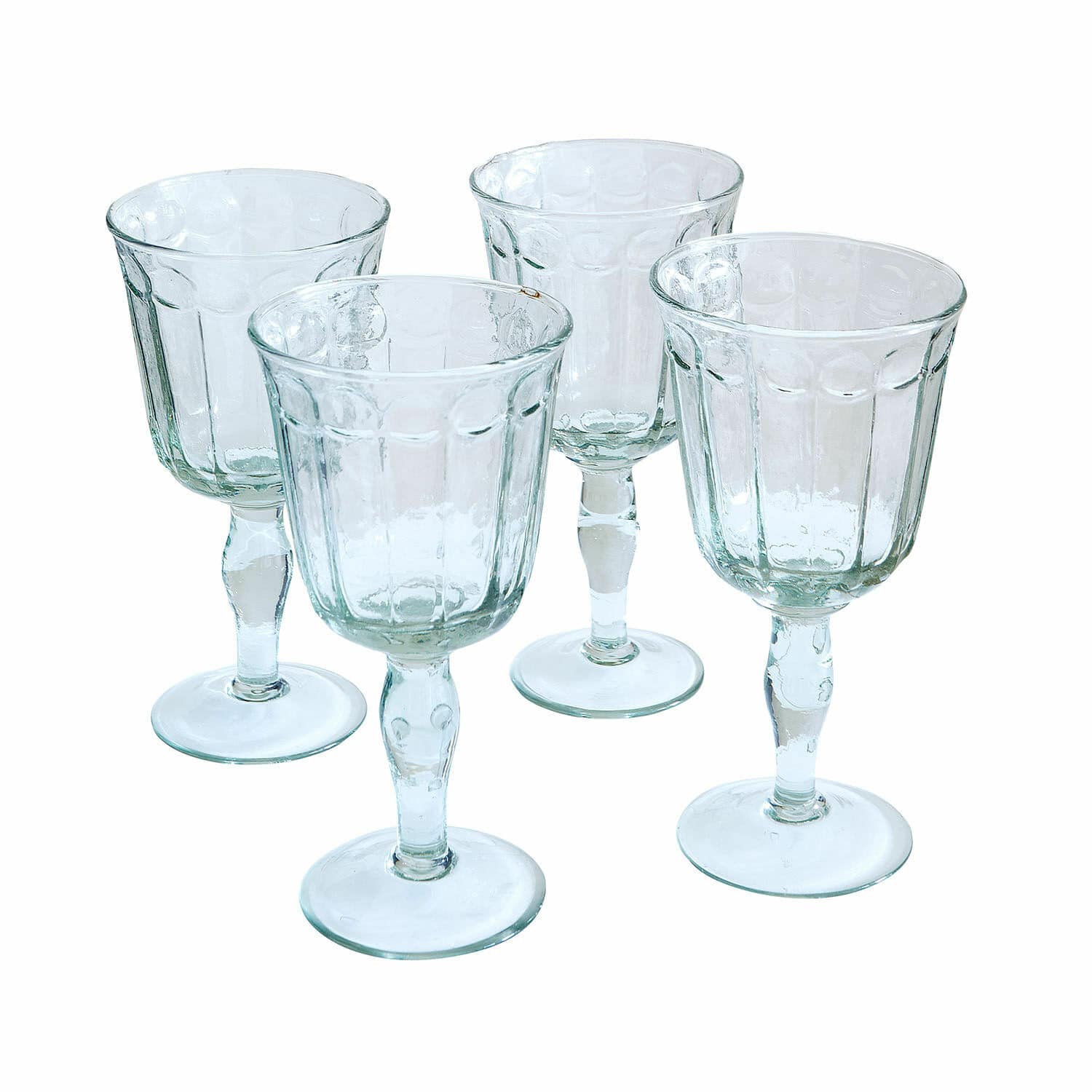 Set de 4 vasos Jolielle Conjunto de cuatro copas transparentes de vidrio con pie y diseño en relieve para bebidas