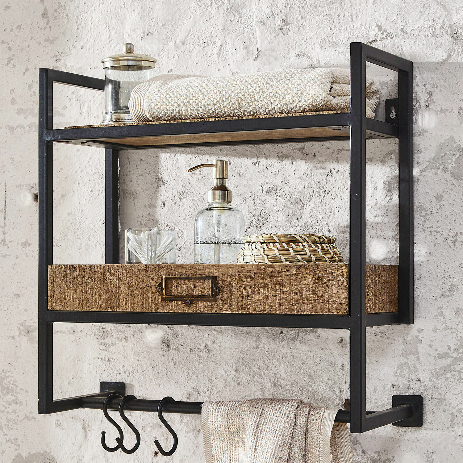 Estantería de pared Taylors Island Estante de pared negro de metal con cajón de madera y ganchos, almacenamiento para baño