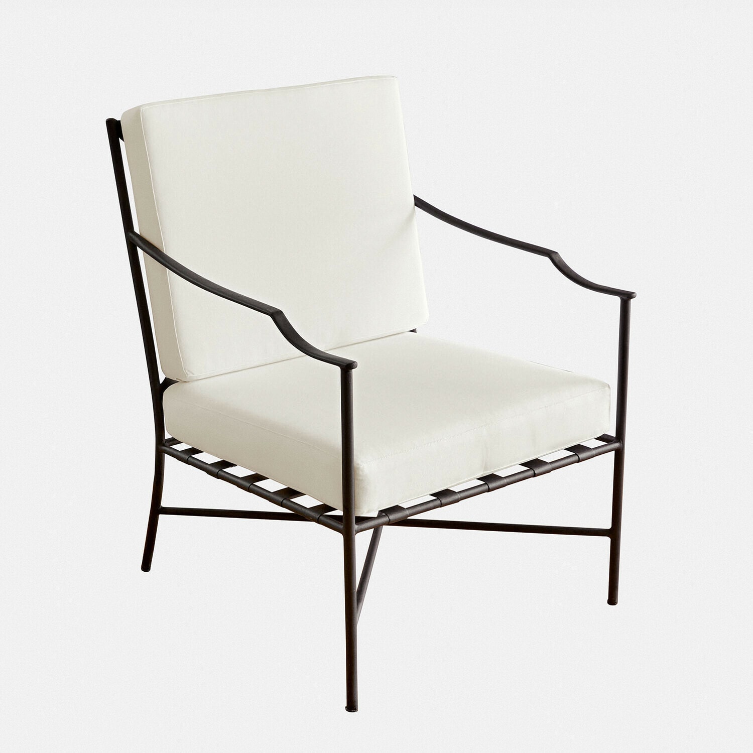 Sillón Vexford Sillón con estructura metálica negra y cojines blancos, diseño moderno para sala de estar