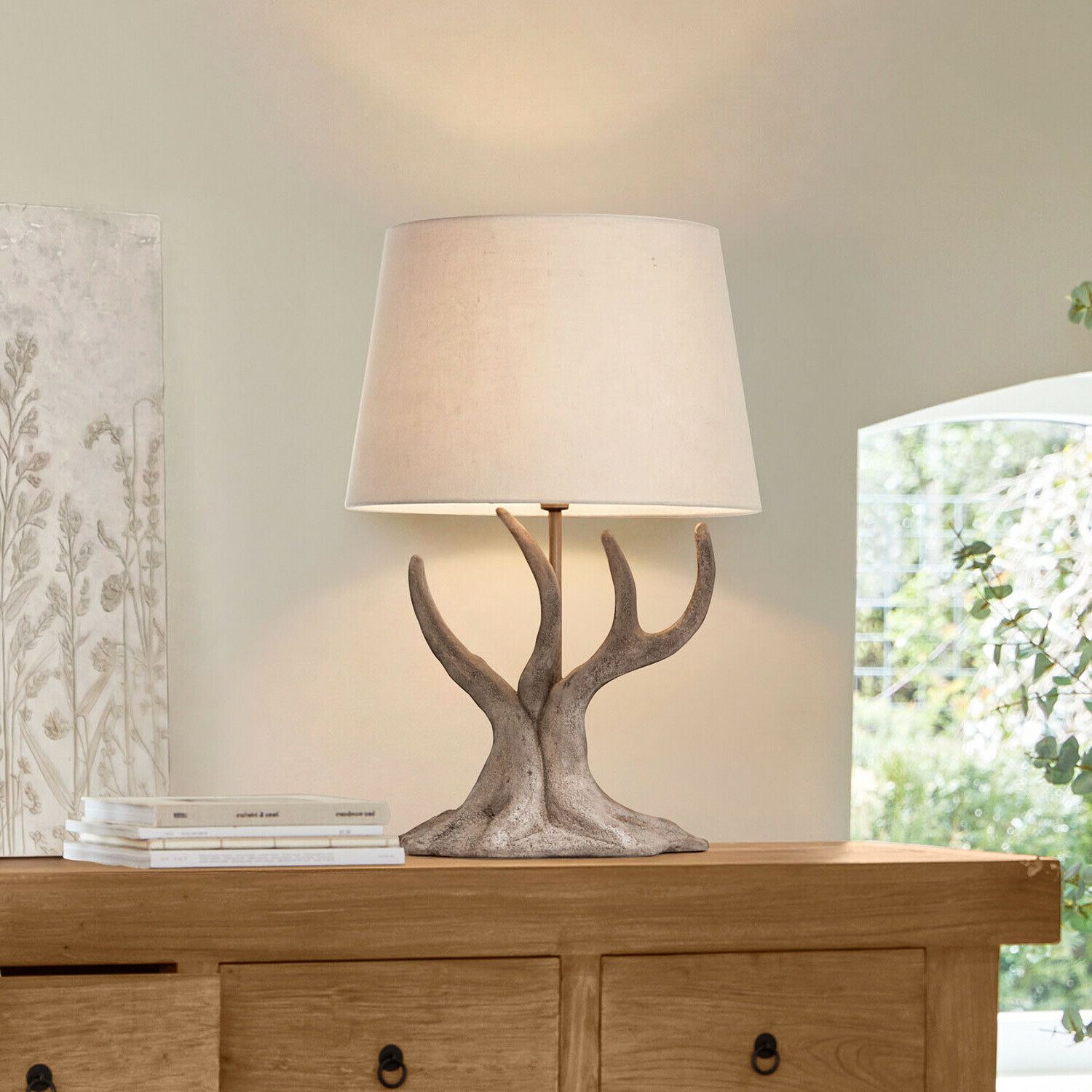 Lámpara de mesa Kestrell Lámpara de mesa con pantalla beige y base gris en forma de ramas, decoración para interiores