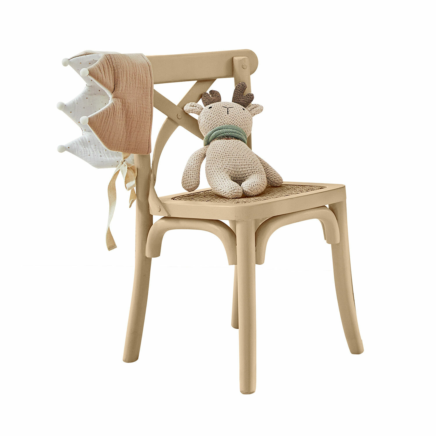 Silla infantil Sourila Silla de madera beige con asiento de mimbre, muñeco de reno tejido y gorro infantil