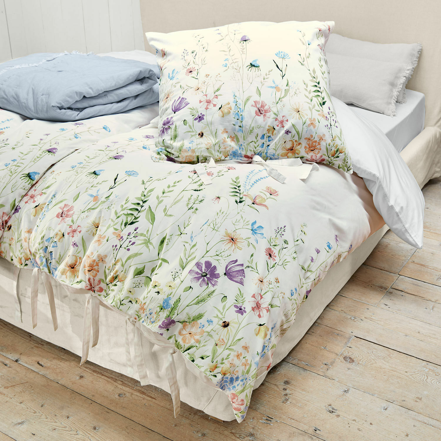 Ropa de cama Quervaux Ropa de cama de algodón con diseño floral en colores pastel sobre fondo claro, decorativa y cómoda