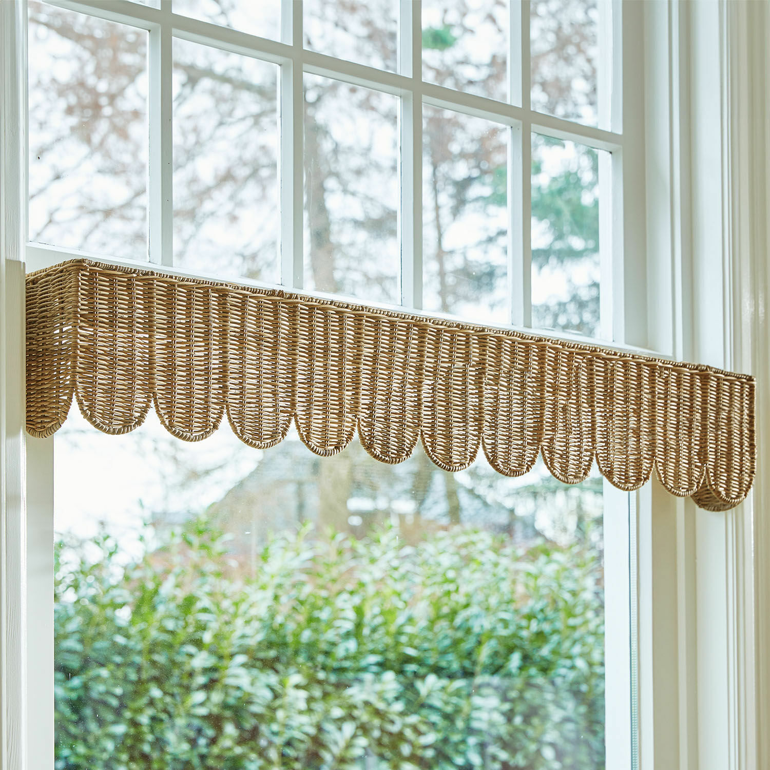 Revestimiento de ventanas Glyndon Panel de ventana de ratán natural color marrón claro con borde ondulado para decoración de ventanas