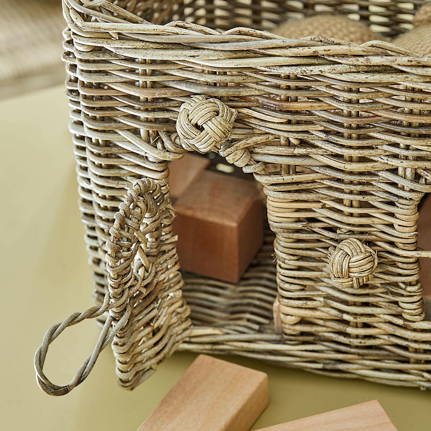 Cesta con forma de casa Fintello