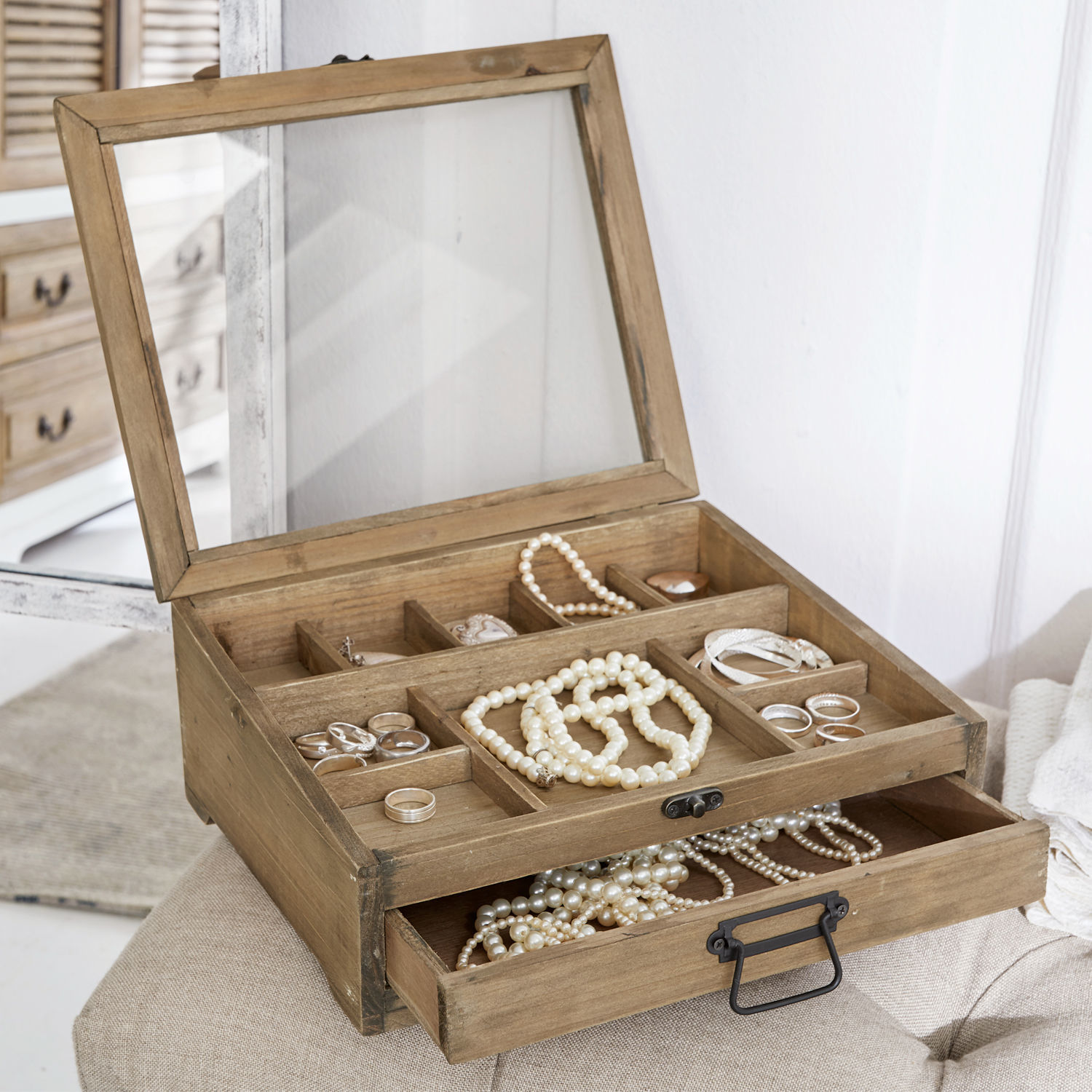 Joyero Cayetana Caja de madera para joyas con compartimentos y tapa de cristal, color madera natural