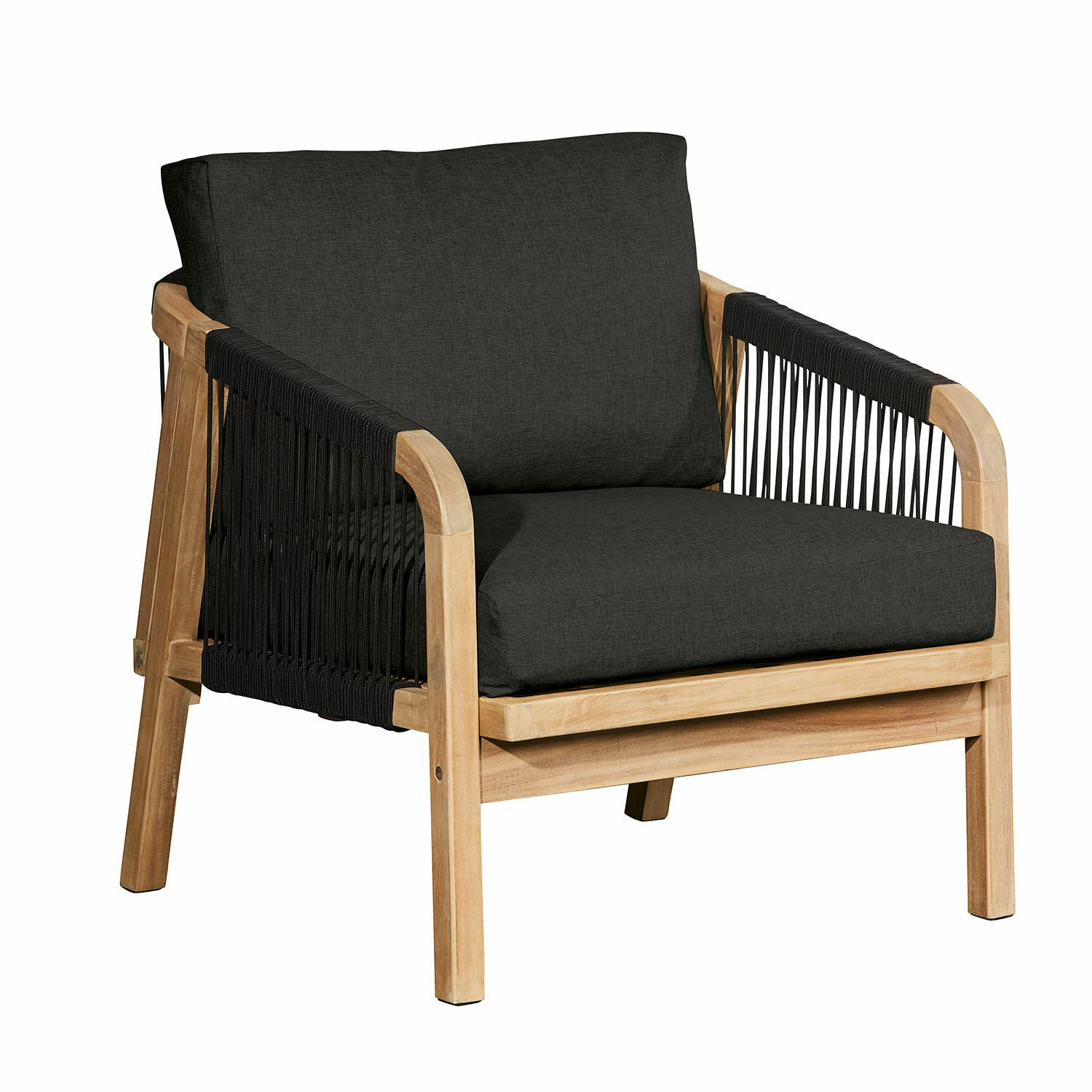 Sillón de madera clara con cojines negros y laterales trenzados, mueble moderno para sala