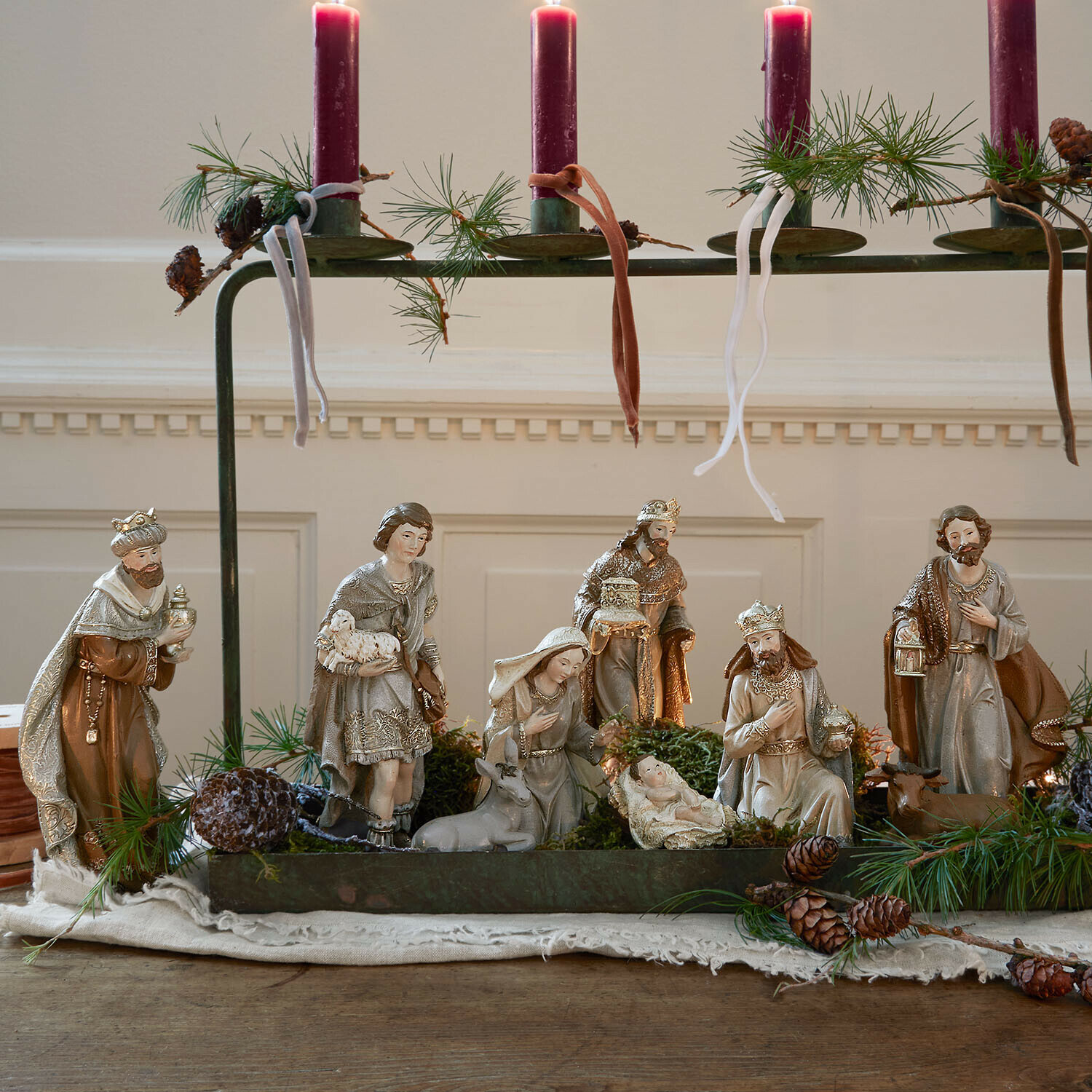 Set de 9 figuritas de belén Caprinas Figuras de belén en colores naturales con velas rojas y ramas verdes para decoración navideña