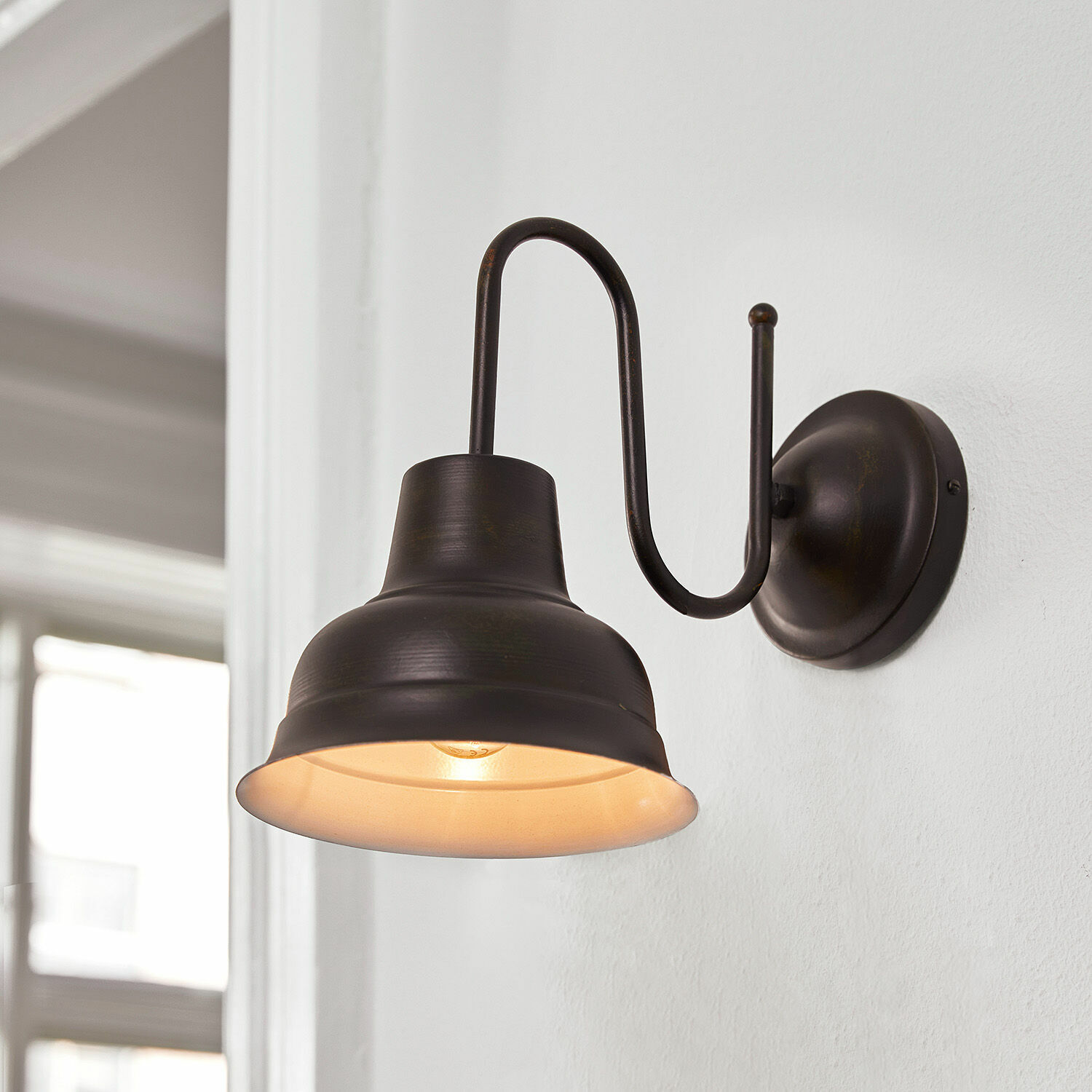 Lámpara de pared Sidney Aplique de pared metálico negro con luz cálida, diseño industrial para interiores modernos
