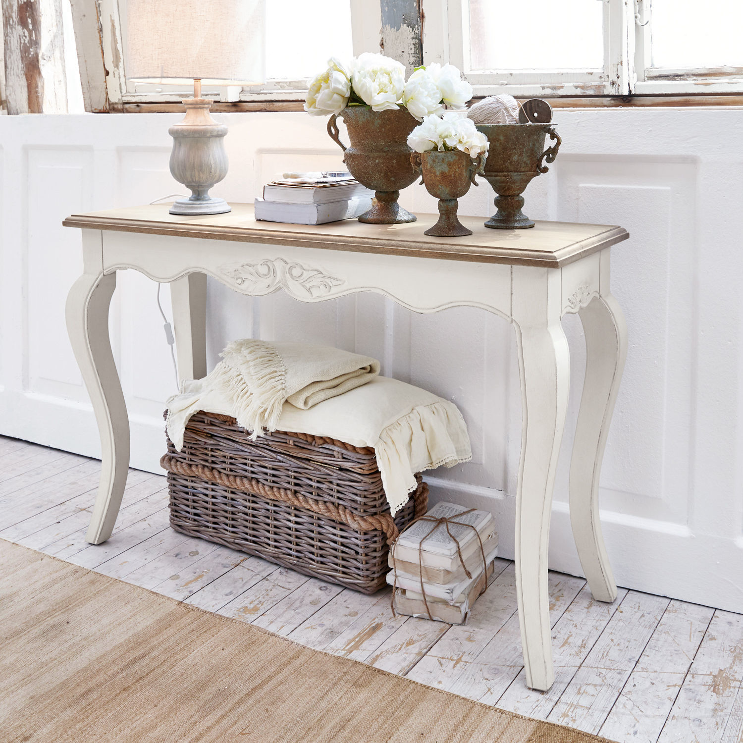 Consola Bellerose Consola blanca de madera con tapa de madera natural y patas curvas, decoración vintage