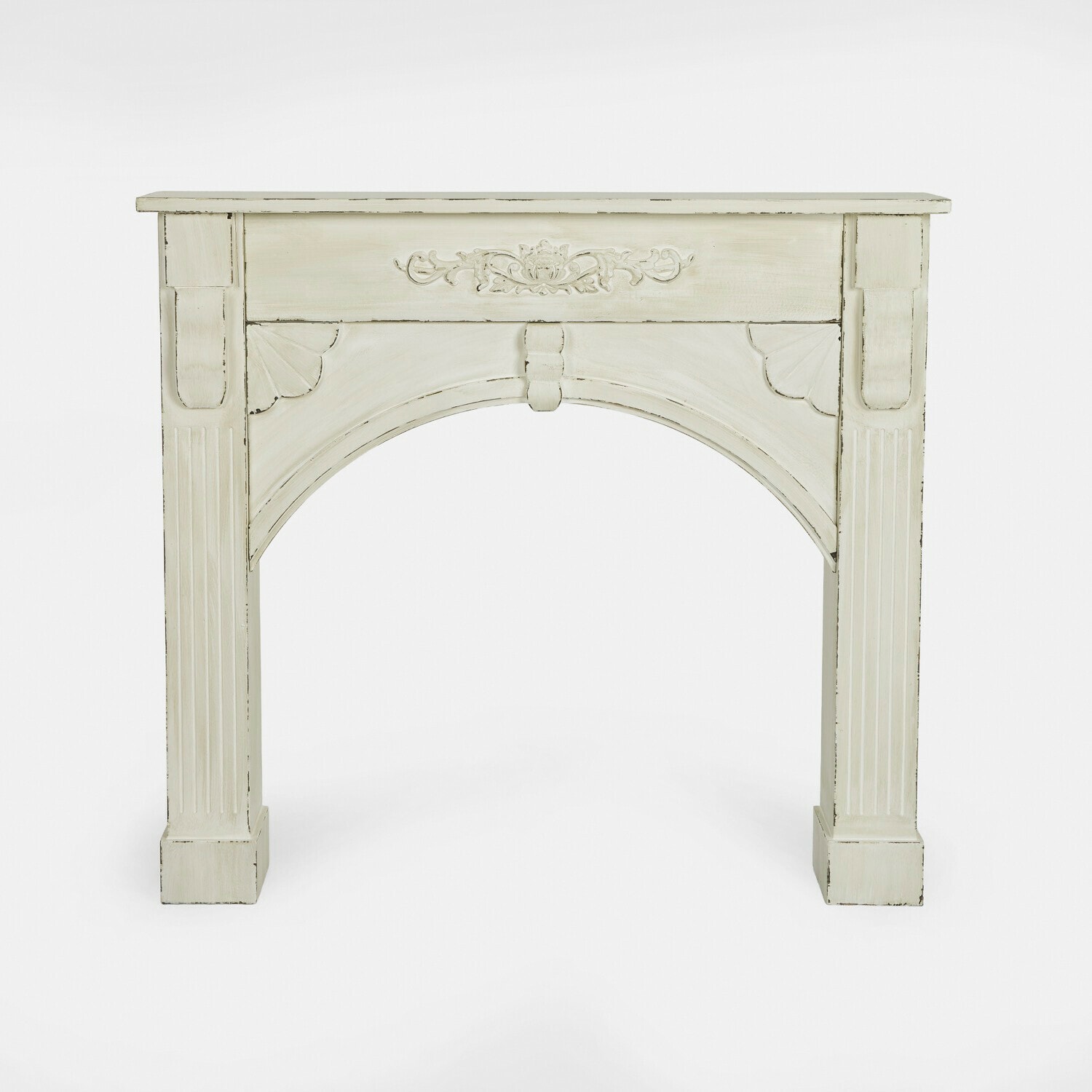 Consola de chimenea Maxwell Marco de chimenea de madera blanca con tallado decorativo y acabado envejecido