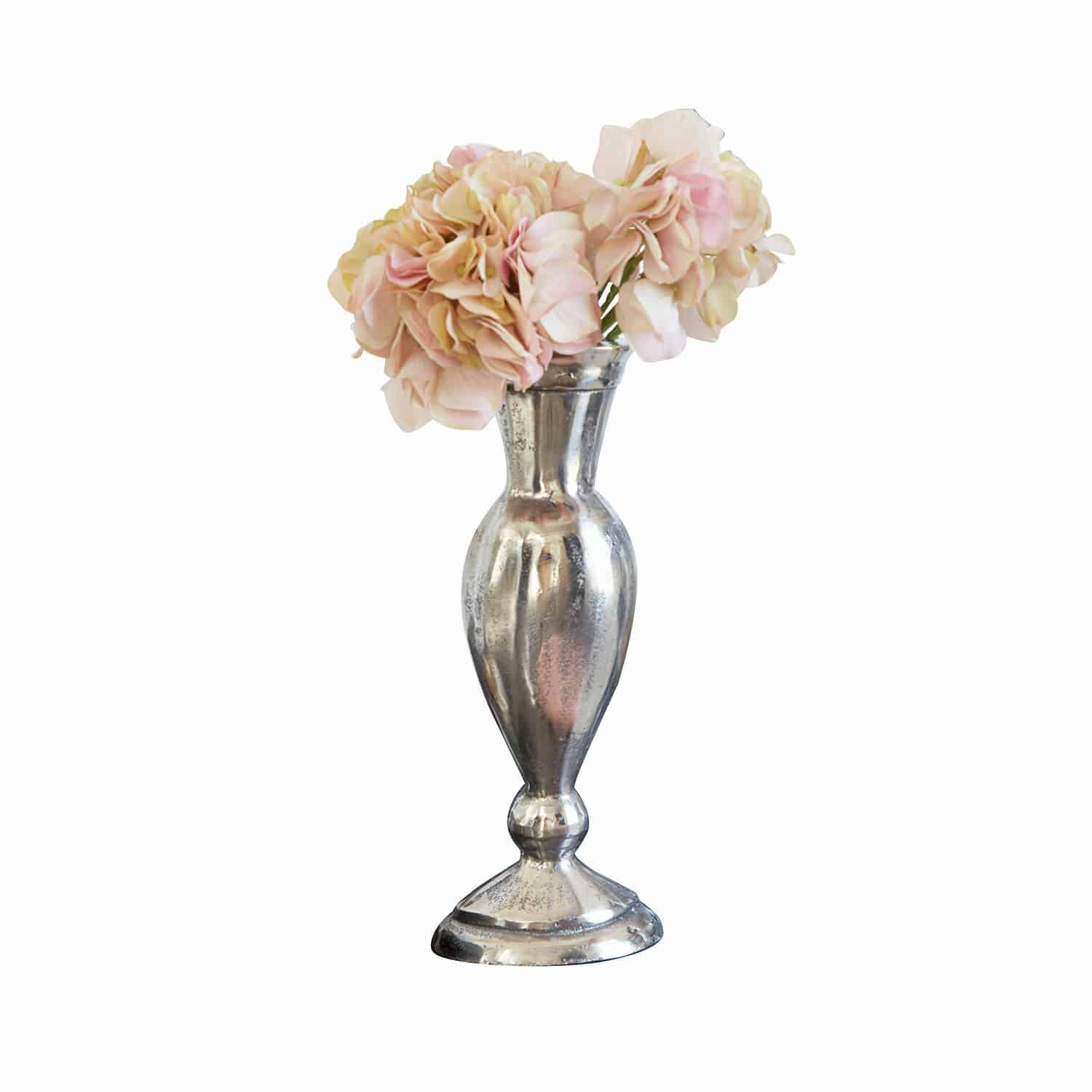 Jarrón metálico plateado con flores decorativas rosas para mesa o estante