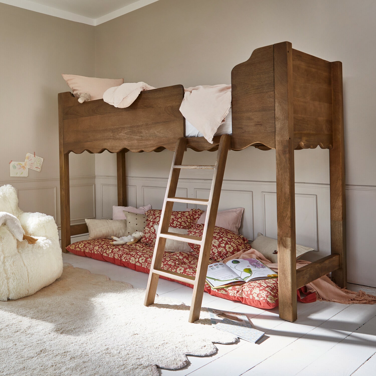 Cama alta Jomilas