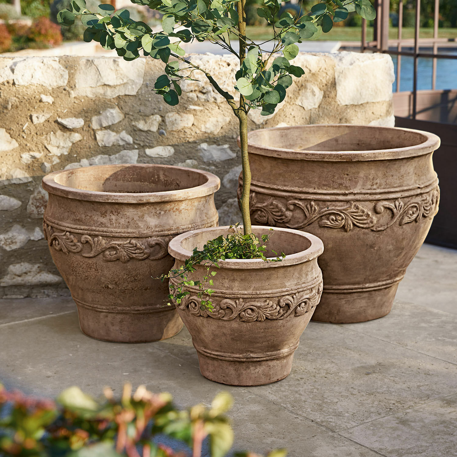 Set de 3 macetas Sabugal Conjunto de tres macetas decorativas de terracota beige para jardín o terraza