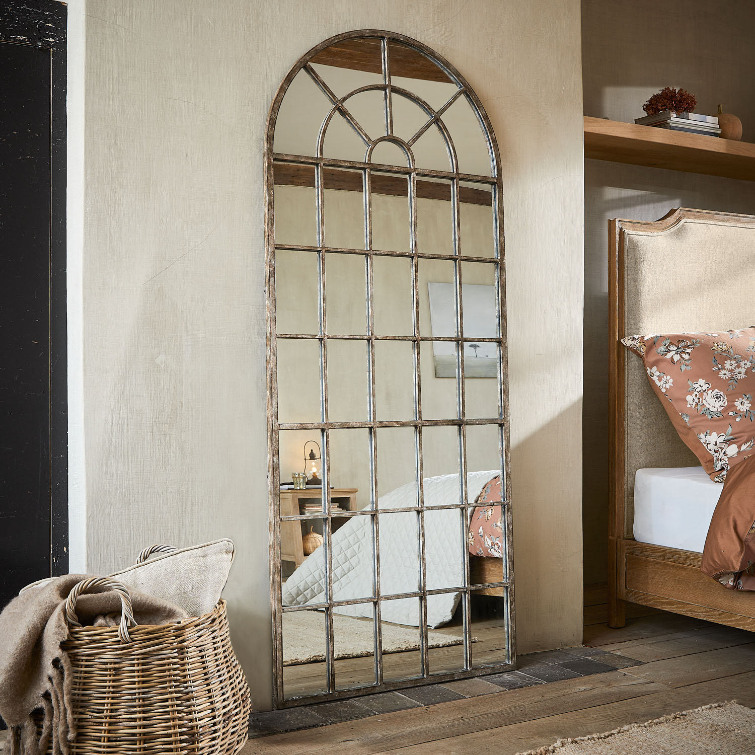 Espejo de pie grande con marco metálico envejecido marrón, estilo vintage para decoración de dormitorio