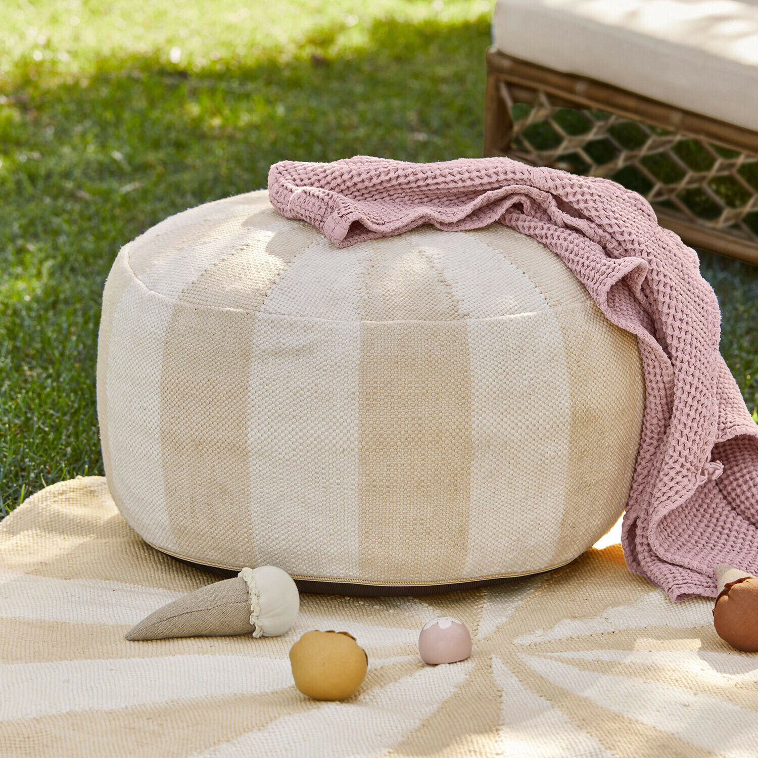 Puf para interior y exterior Wobbilo
