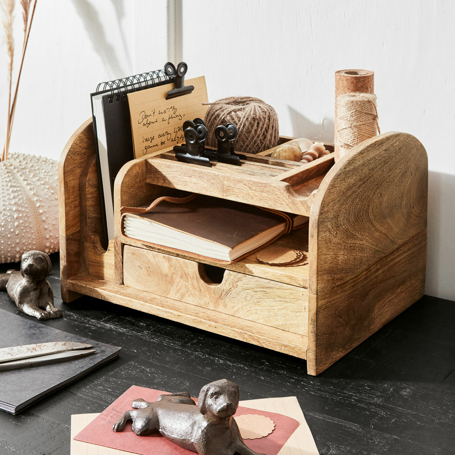 Organizador Elwood Organizador de escritorio de madera con cajón y compartimentos para notas y accesorios de escritura