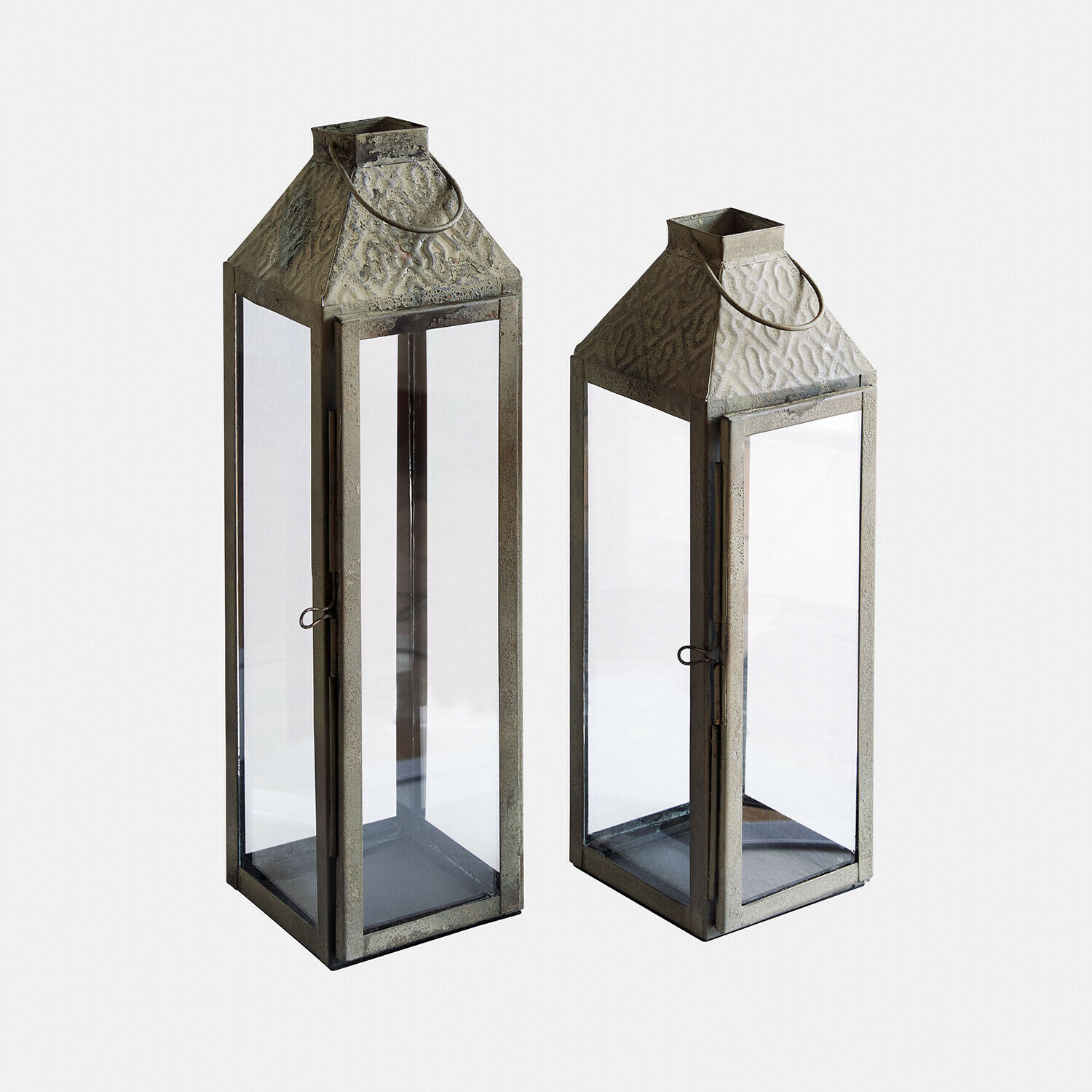 Set de 2 faroles Tovarella Conjunto de dos faroles de metal gris envejecido con paneles de vidrio para decoración interior