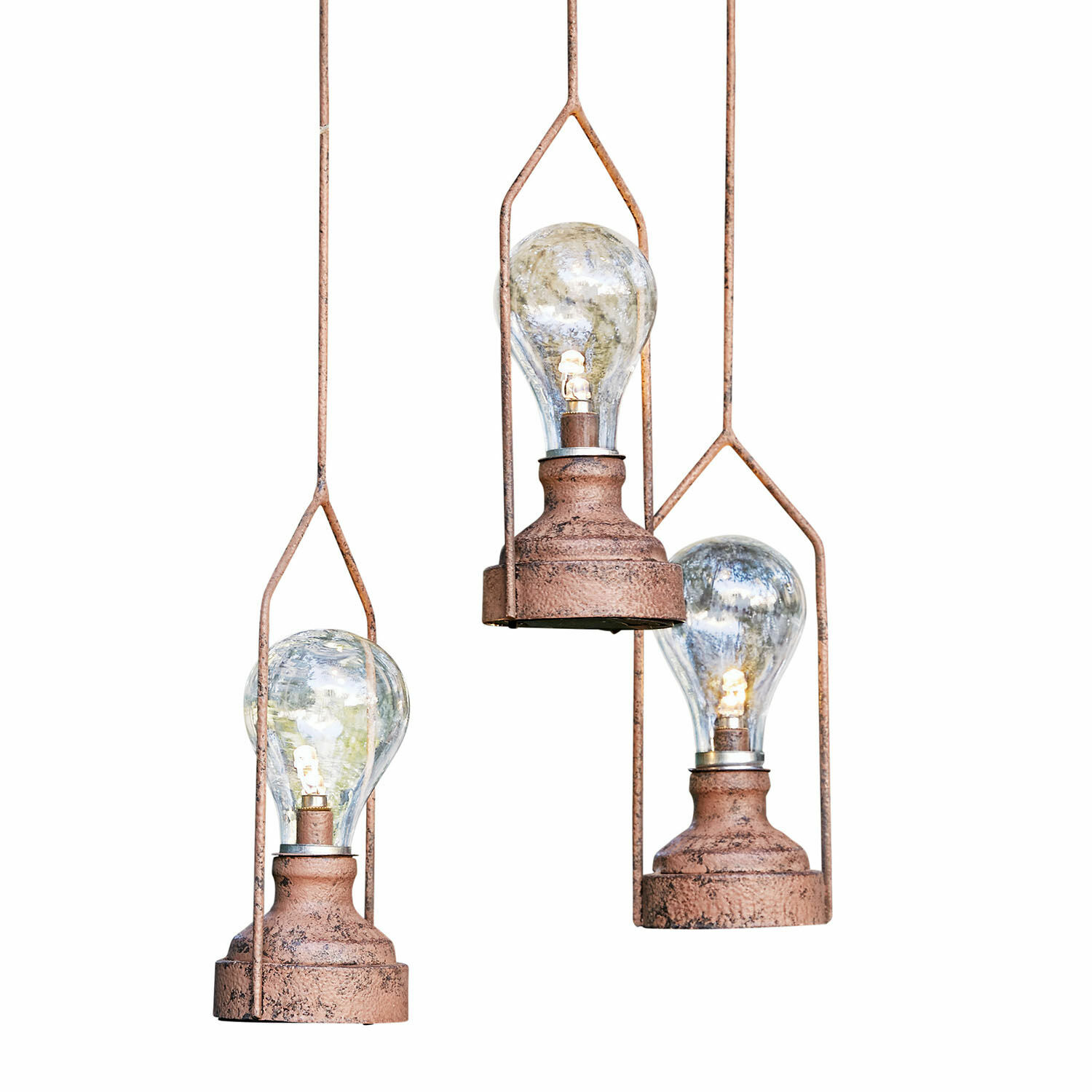 Set de 3 farolillos colgantes LED Chambéry Tres lámparas colgantes con base metálica oxidada y bombillas LED transparentes para iluminación ambiental