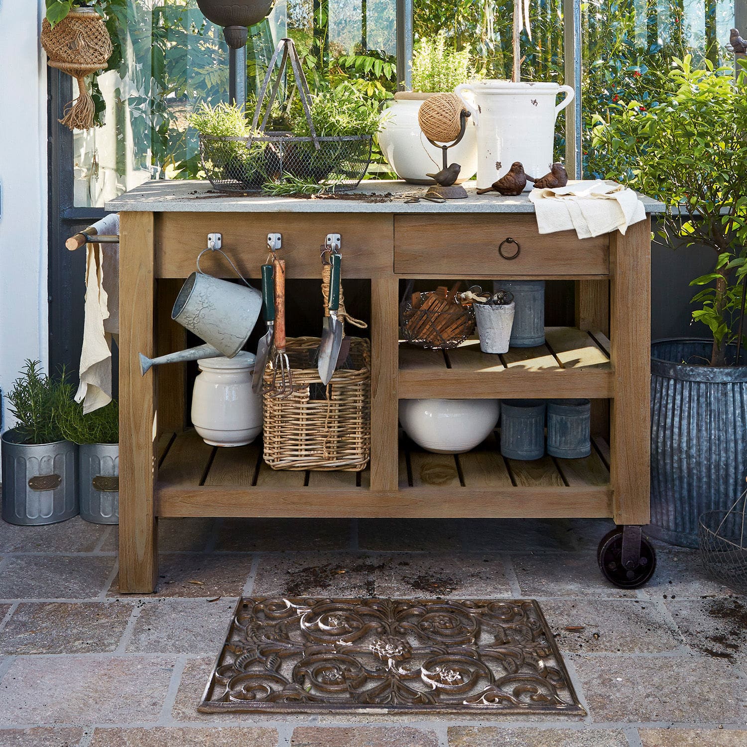 Mesa de jardinería Ellenton