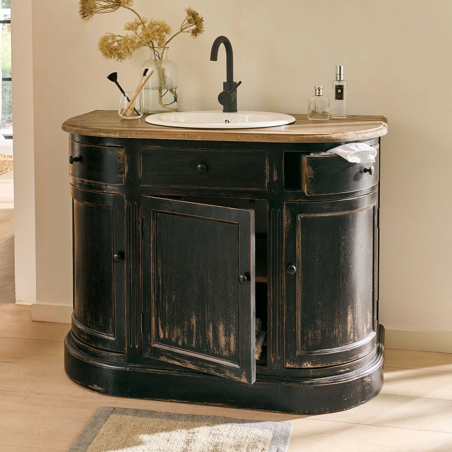 Mueble de baño Louisiana Mueble de baño negro de madera con lavabo blanco y encimera de madera clara, estilo vintage