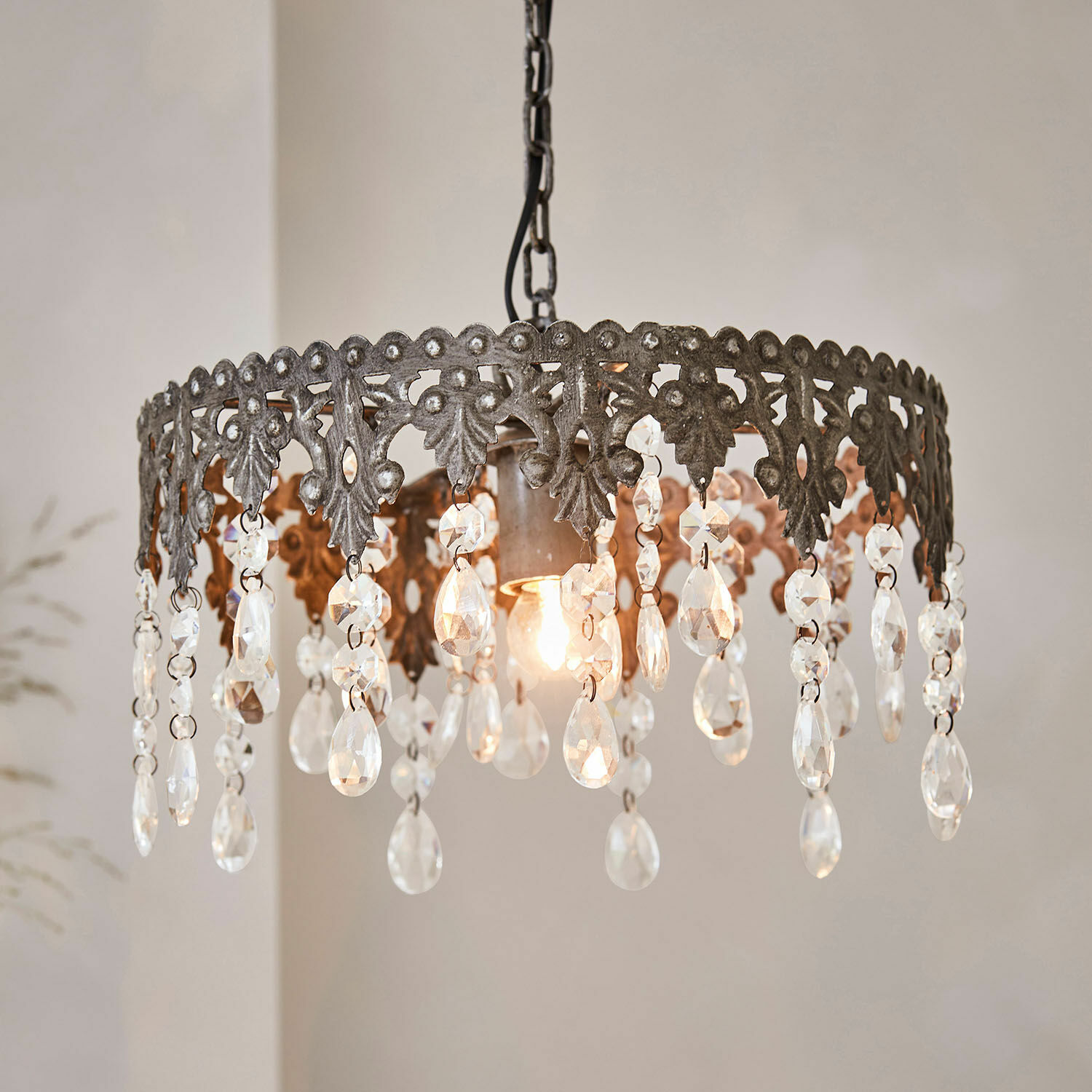 Lámpara colgante Escoire Lámpara colgante de metal patinado con colgantes de cristal para decoración interior