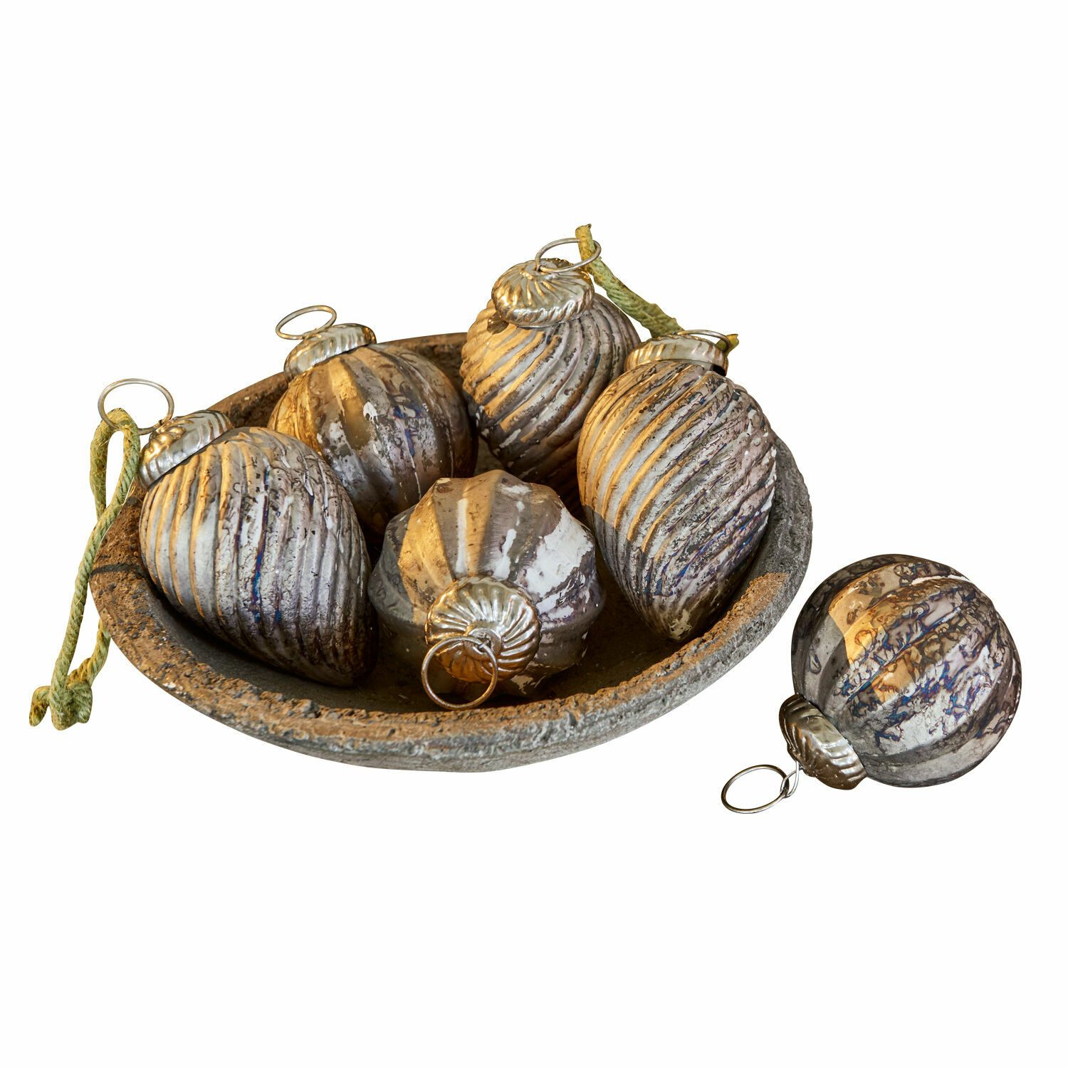 Set de 6 adornos navideños Miras Conjunto de 6 adornos navideños de vidrio plateado con acabado metálico para decoración festiva