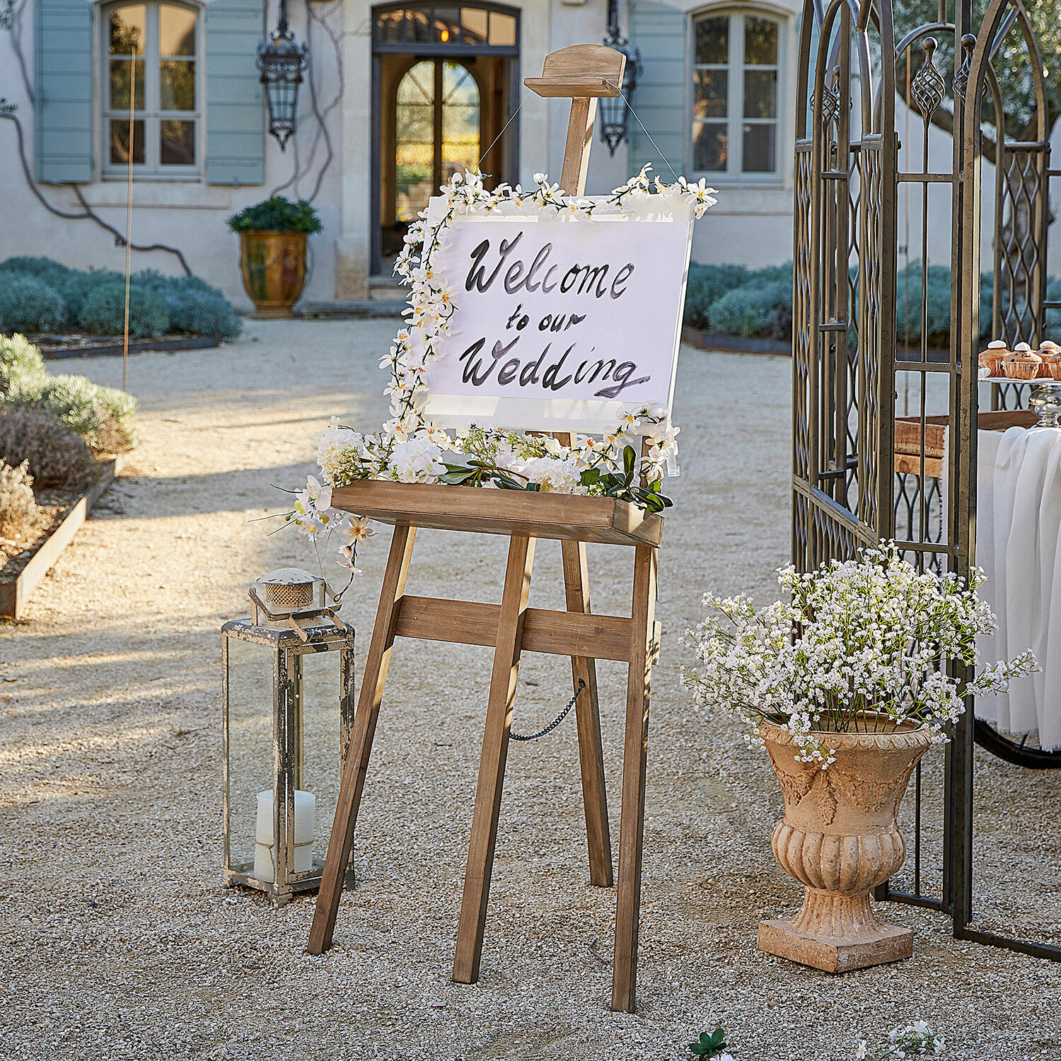 Caballete Handan Caballete de madera con flores y cartel de bienvenida para boda en jardín