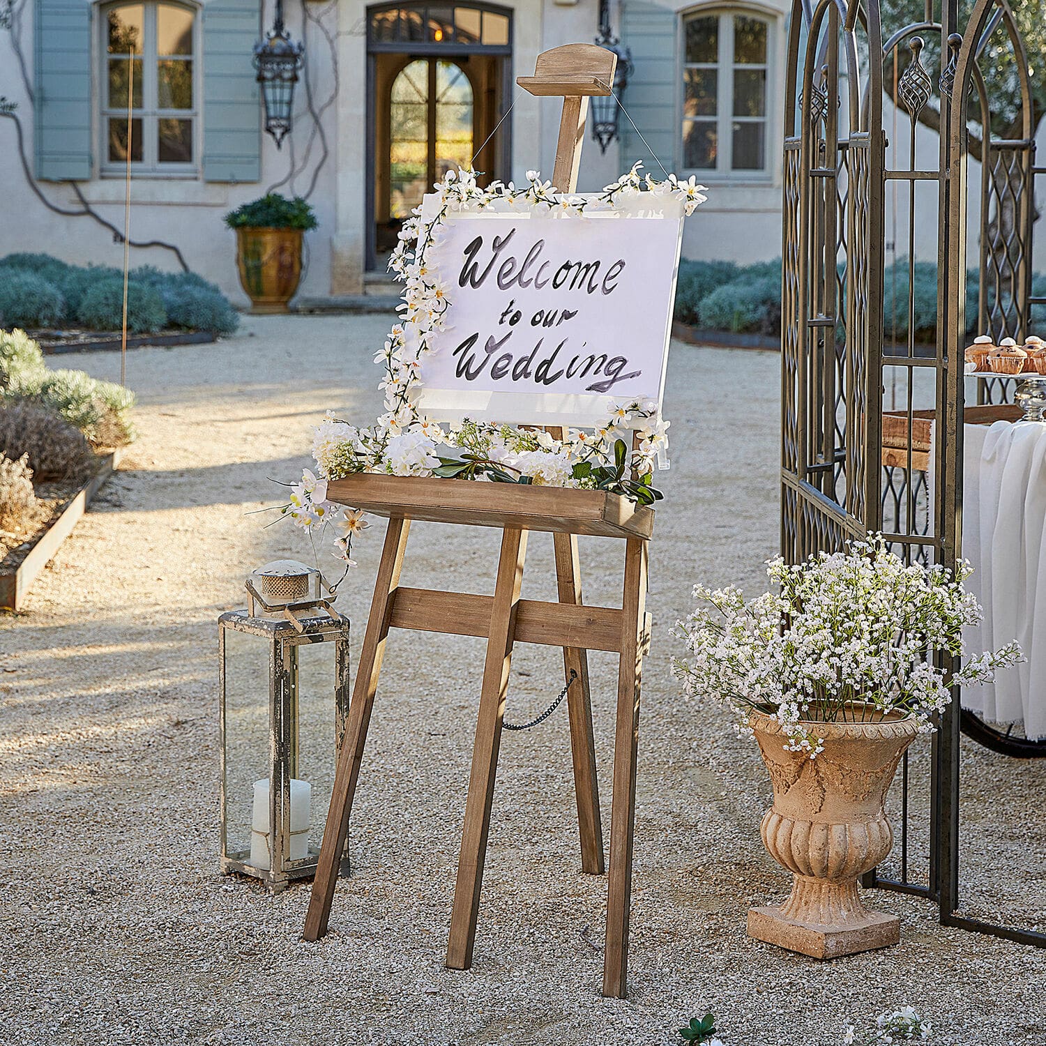 Caballete Handan Caballete de madera con flores y cartel de bienvenida para boda en jardín