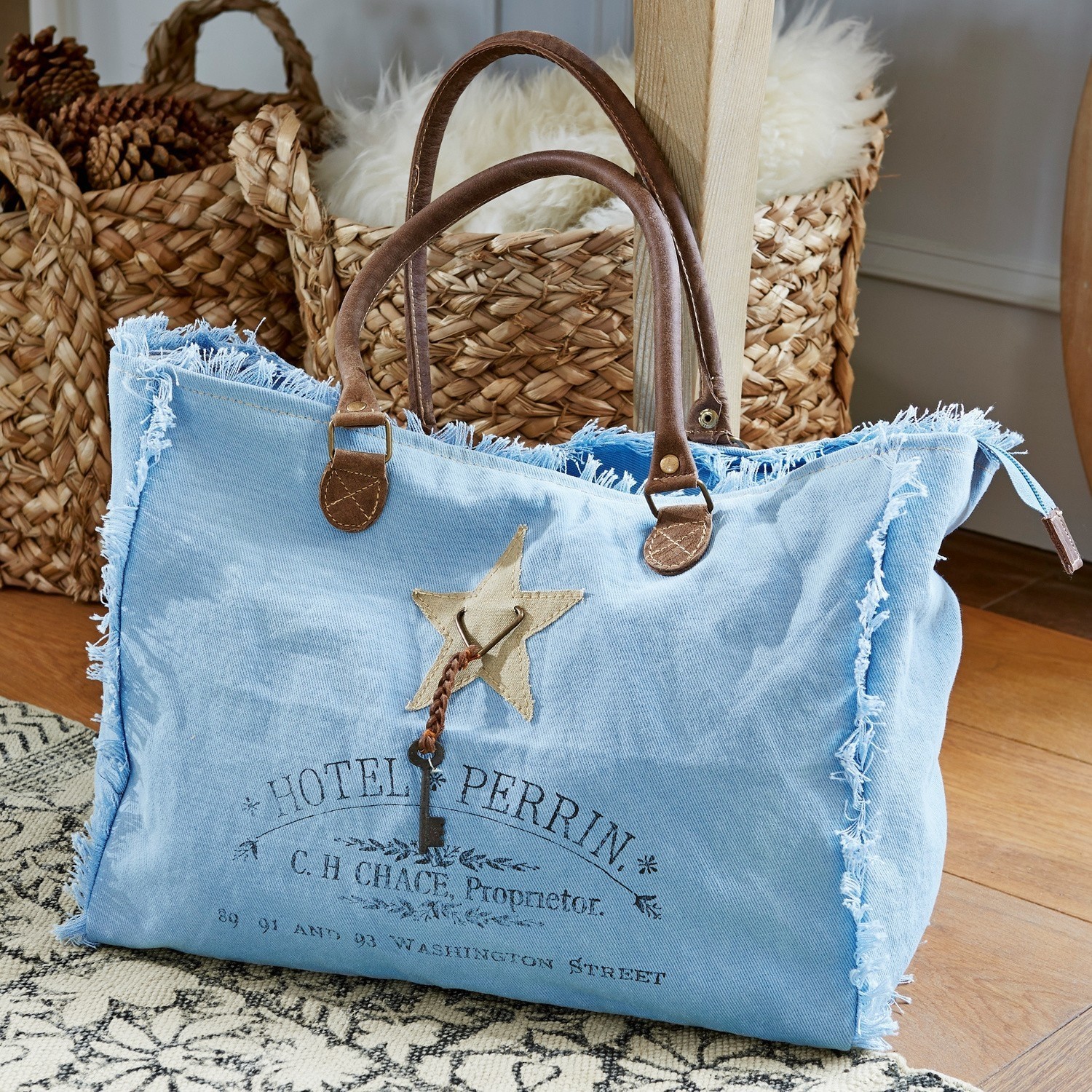 Bolso Elora Bolsa grande de tela azul claro con asas marrones y adorno de estrella en estilo vintage